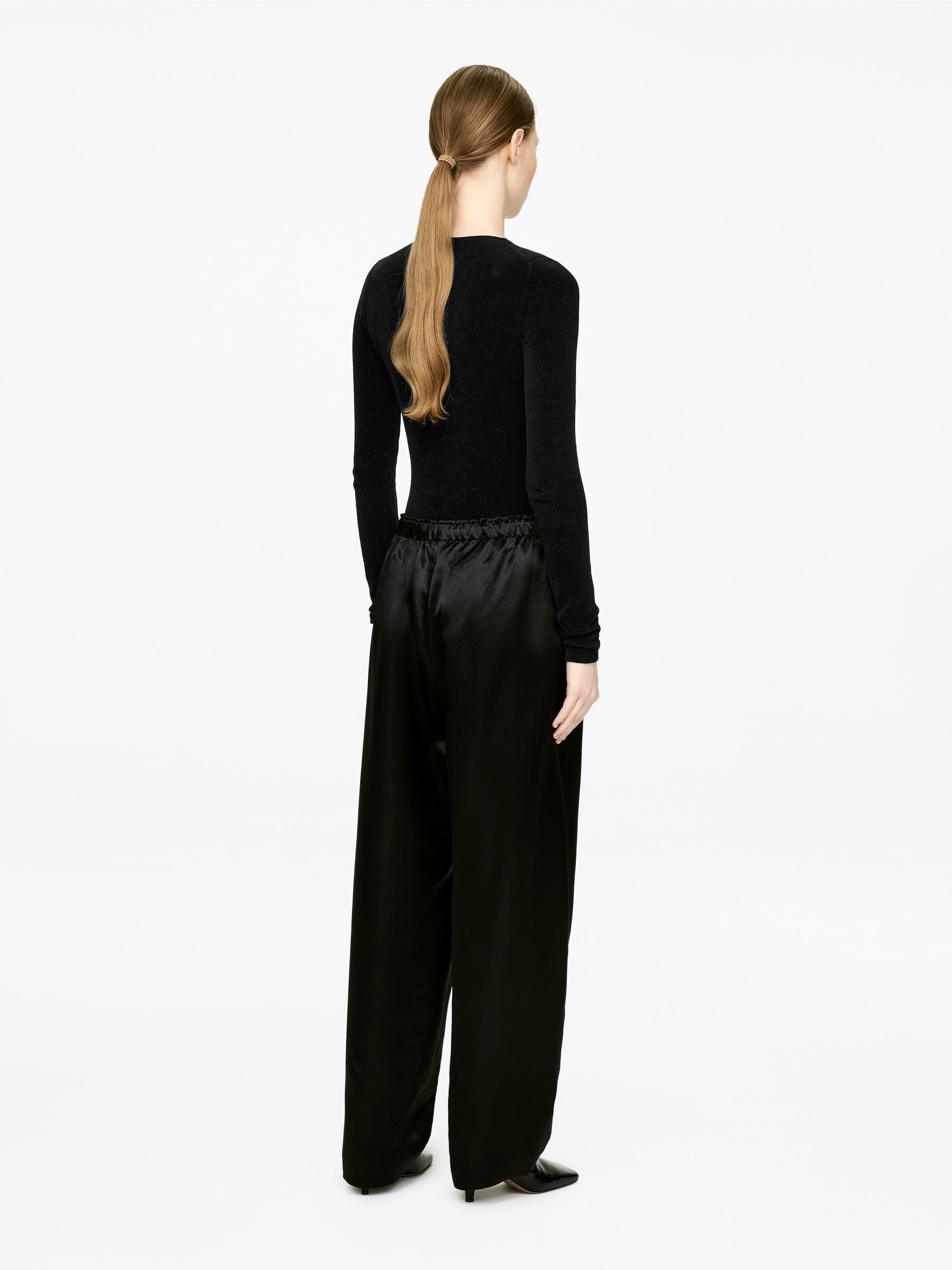 Velvet Bodysuit - Black - Slim fit - Women - StillMedia/Lookbook - 6