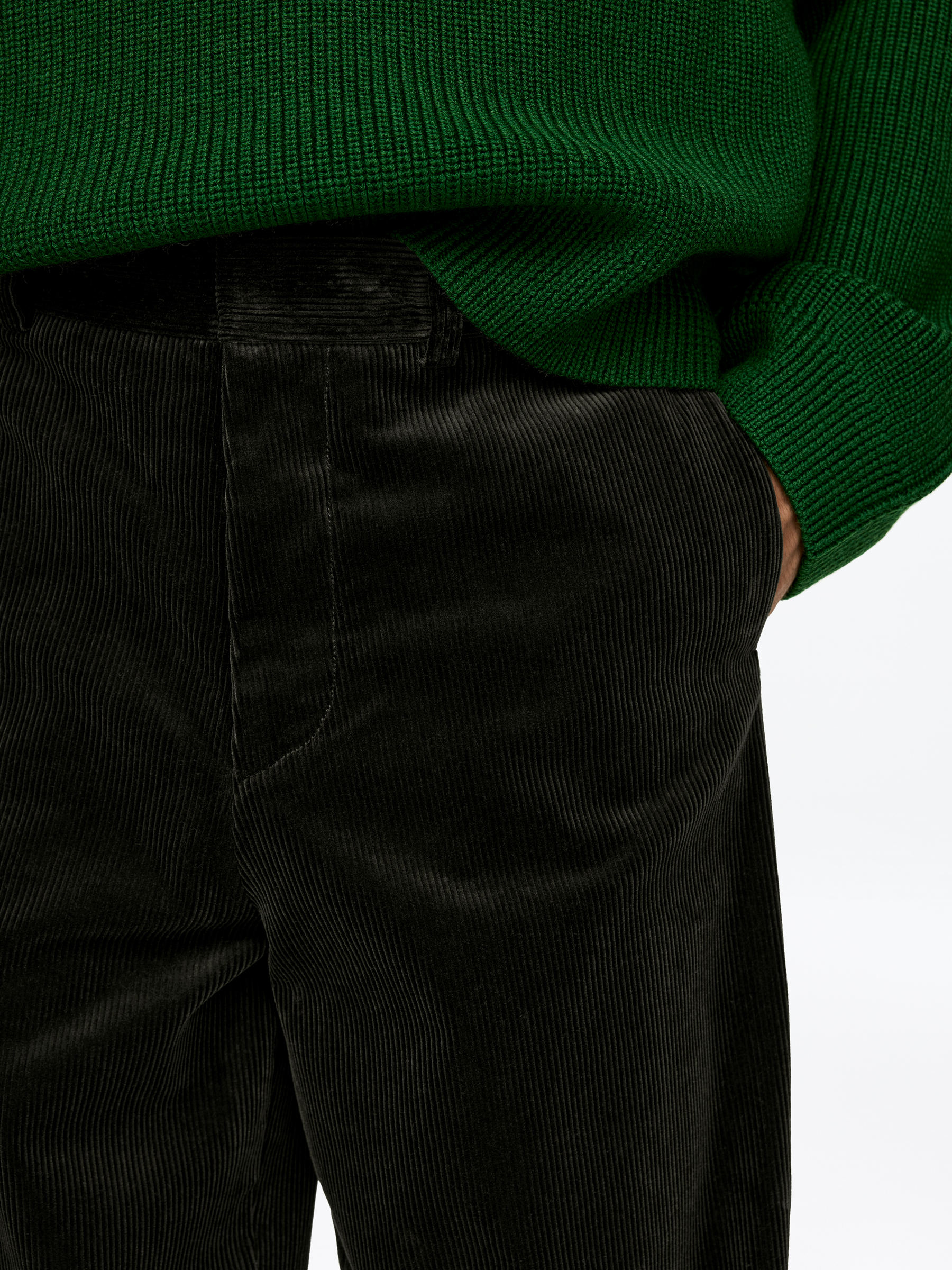 Relaxed Corduroy Trousers - Dark Green - Relaxed fit - Men - StillMedia/Lookbook - 3