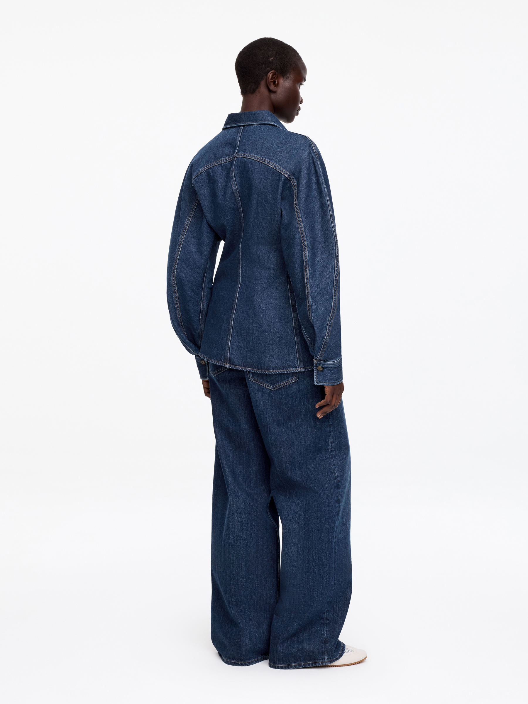 Sculpted Denim Shirt - Blue - Slim fit - Women - StillMedia/Lookbook - 5