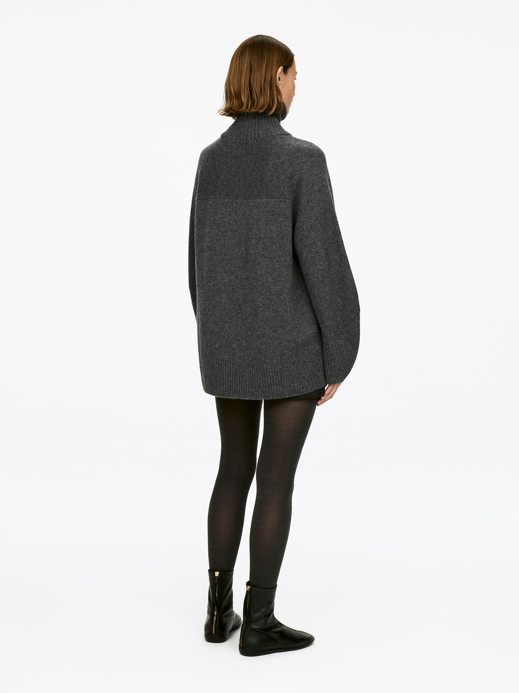 Pull col roulé en pur cachemire - Gris foncé - Loose fit - Femme - StillMedia/Lookbook - 6