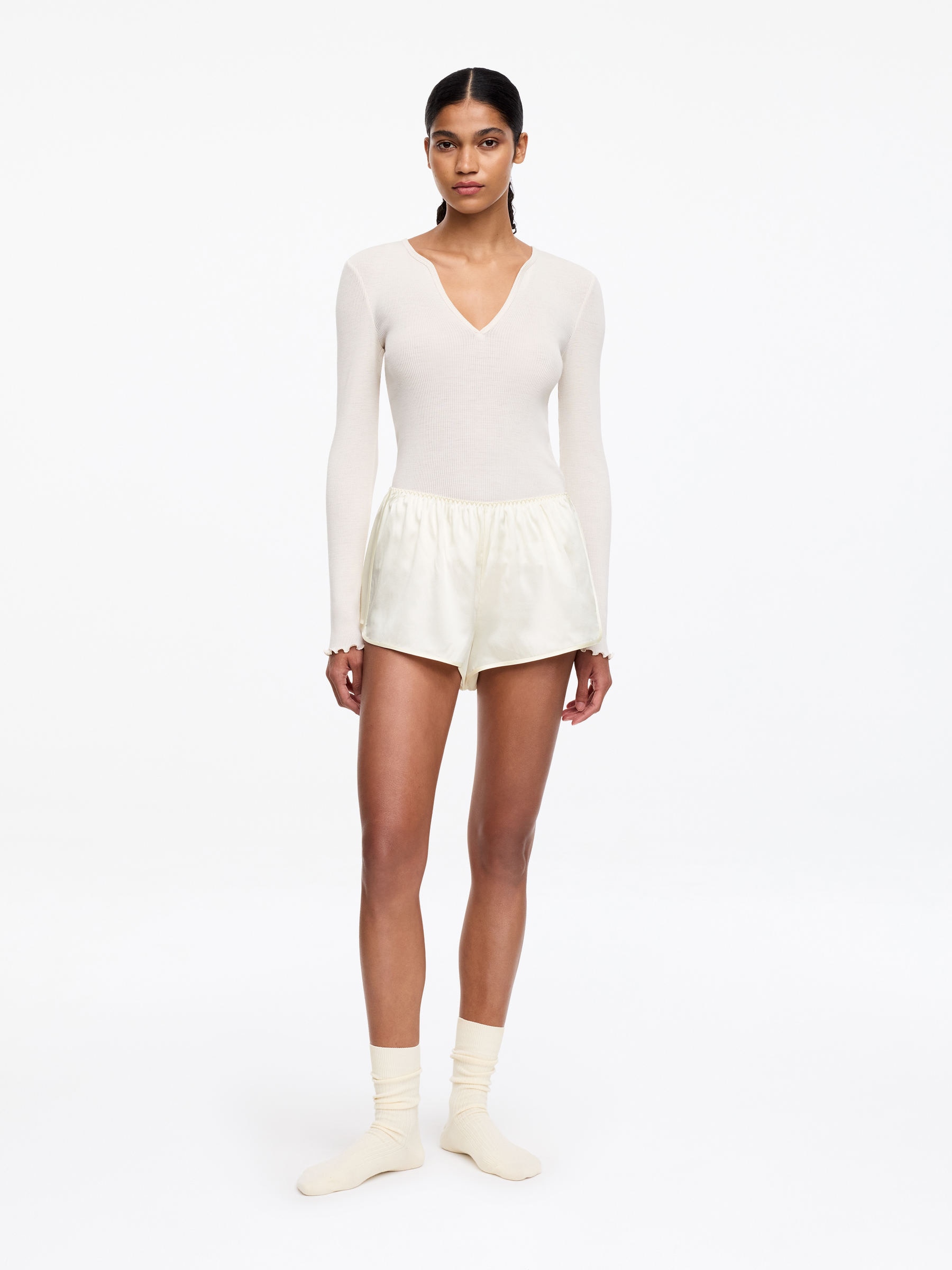 Stretch Silk Shorts - Off White - Regular fit - Women - StillMedia/Lookbook - 4