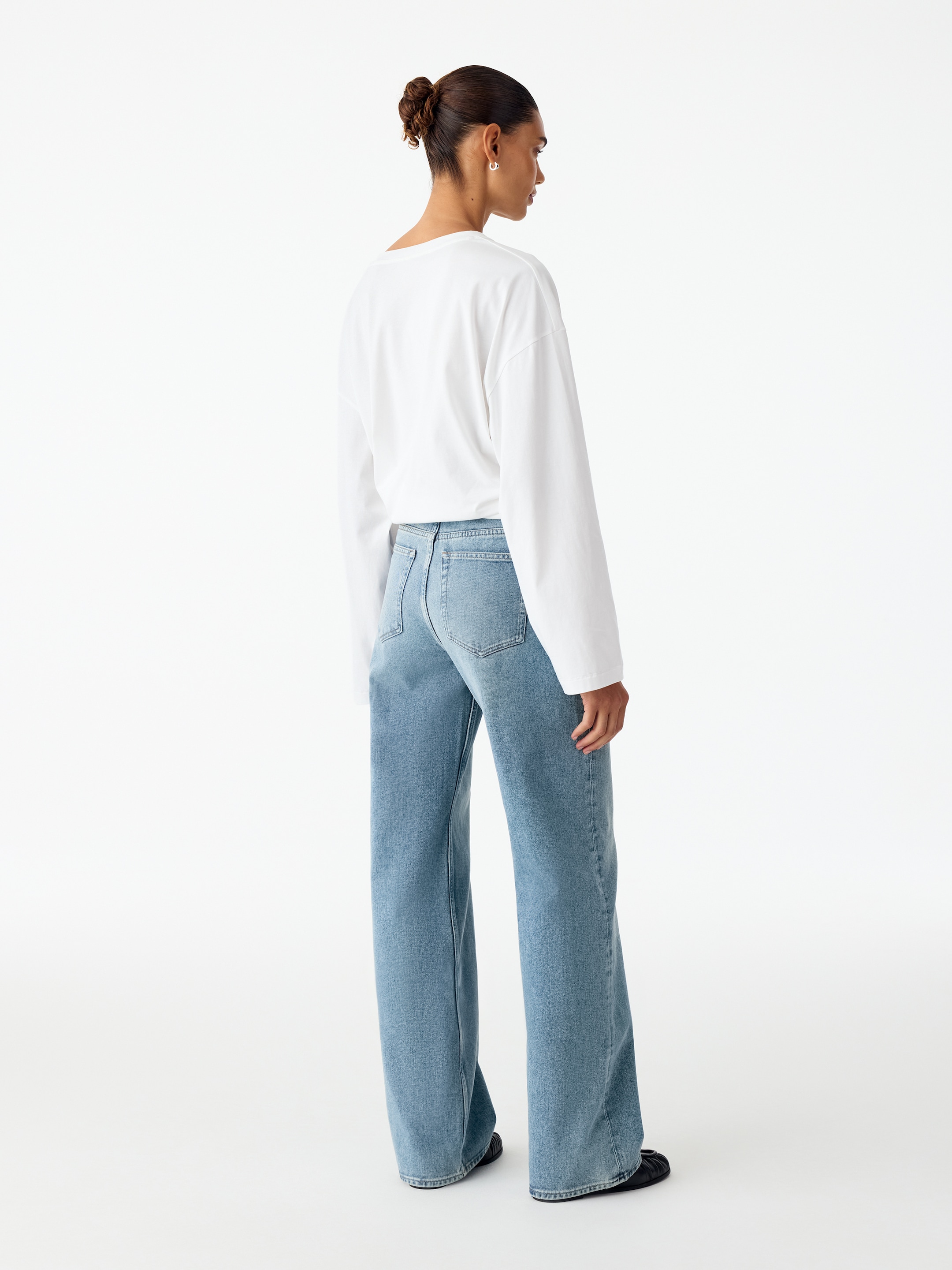LUPINE Flared Jeans - Blue - Regular fit - women - StillMedia/Lookbook - 14