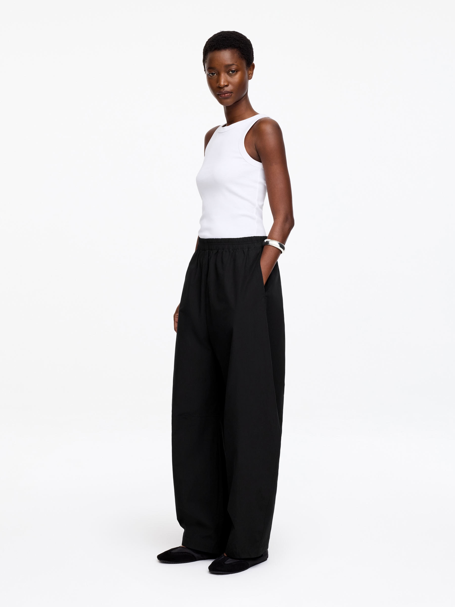 Barrel-Leg Cotton Trousers - Black - Loose fit - Women - StillMedia/Lookbook - 3