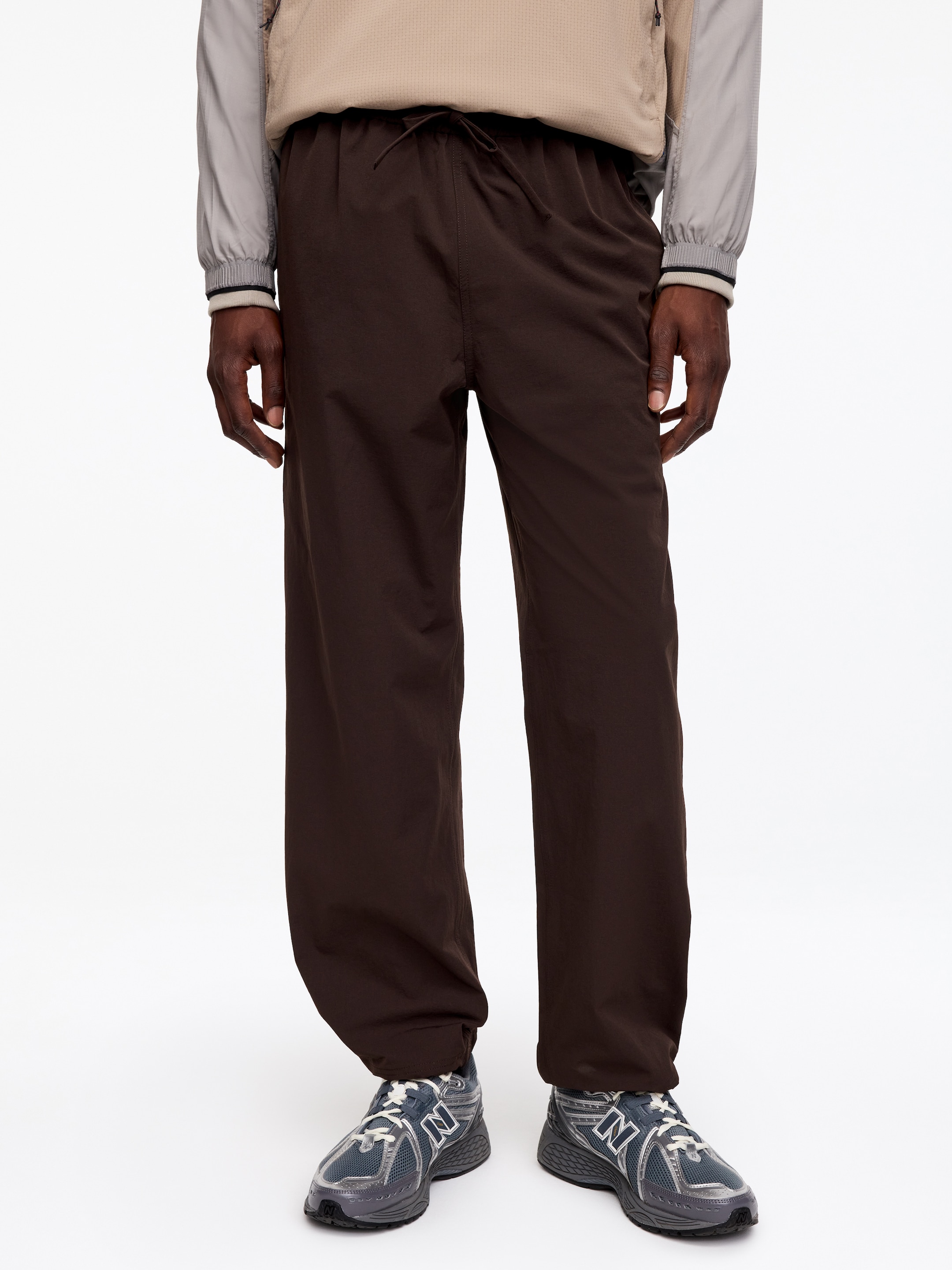 ARKET ACTIVE Pull-On Trousers - Brown - Relaxed fit - men - StillMedia/Lookbook - 3