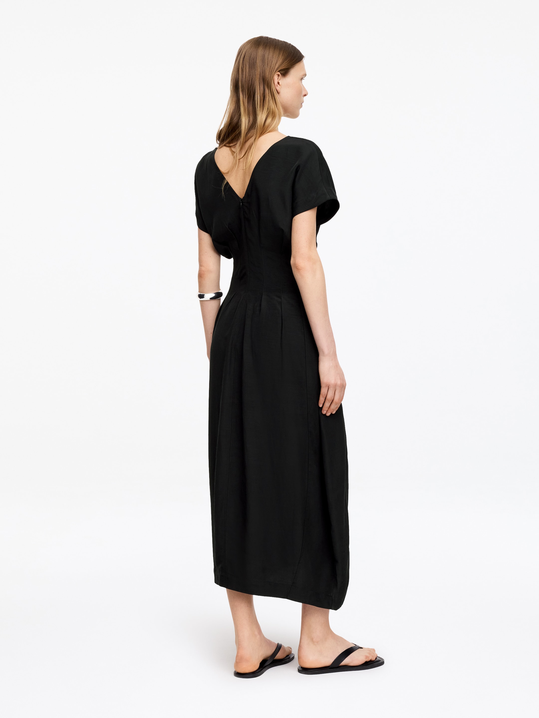V-ringad klänning - Svart - Regular fit - Women - StillMedia/Lookbook - 3
