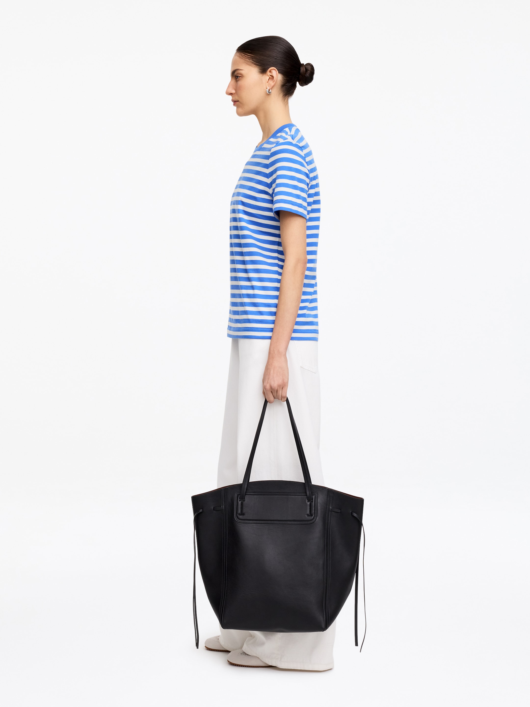 Signature Short-Sleeve T-Shirt - Blue/White - Regular fit - Women - StillMedia/Lookbook - 2