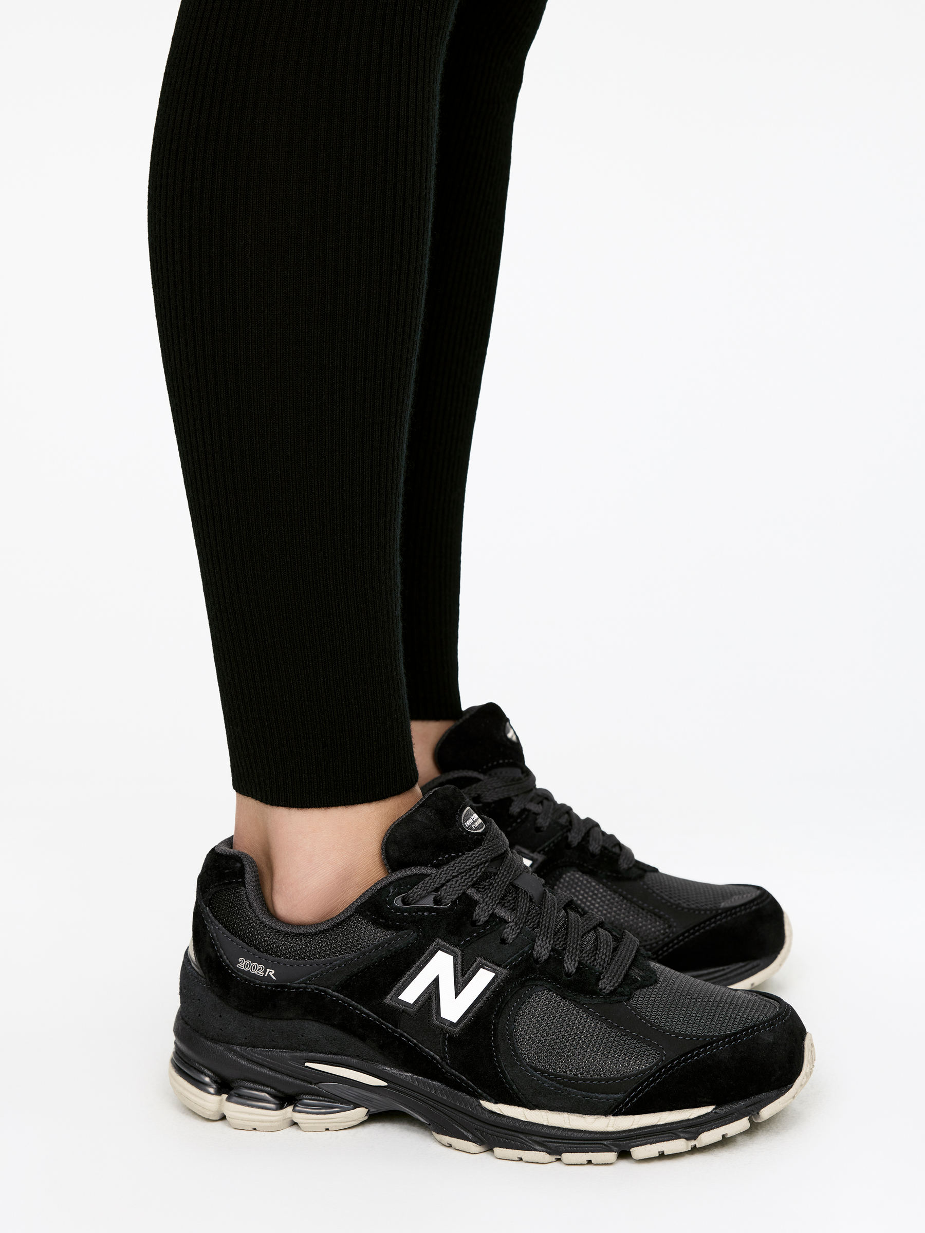 New Balance 2002R Trainers - Black - Women - StillMedia/Lookbook - 9