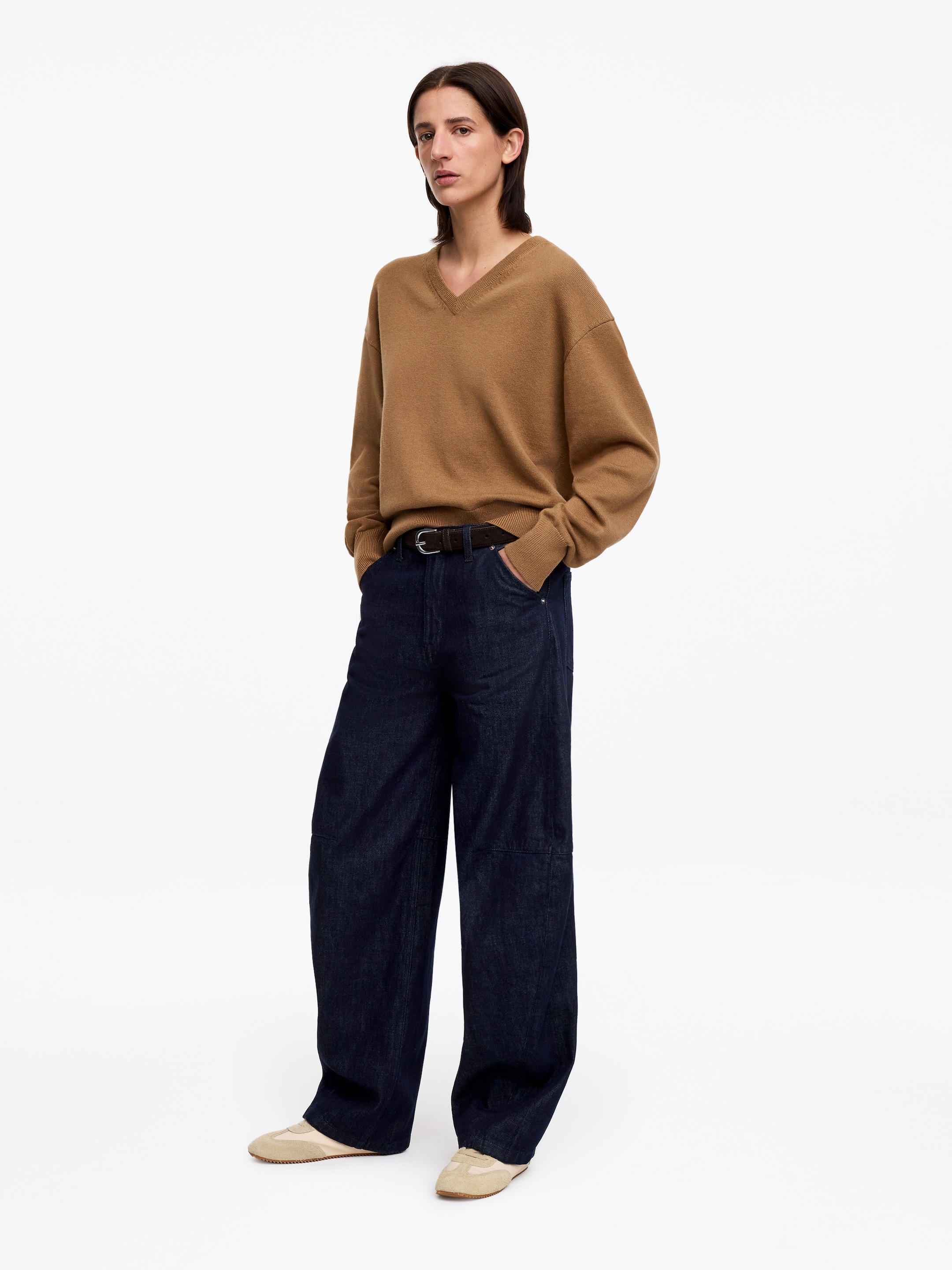 V-ringad tröja i ull och bomull - Brun - Regular fit - Women - StillMedia/Lookbook - 3
