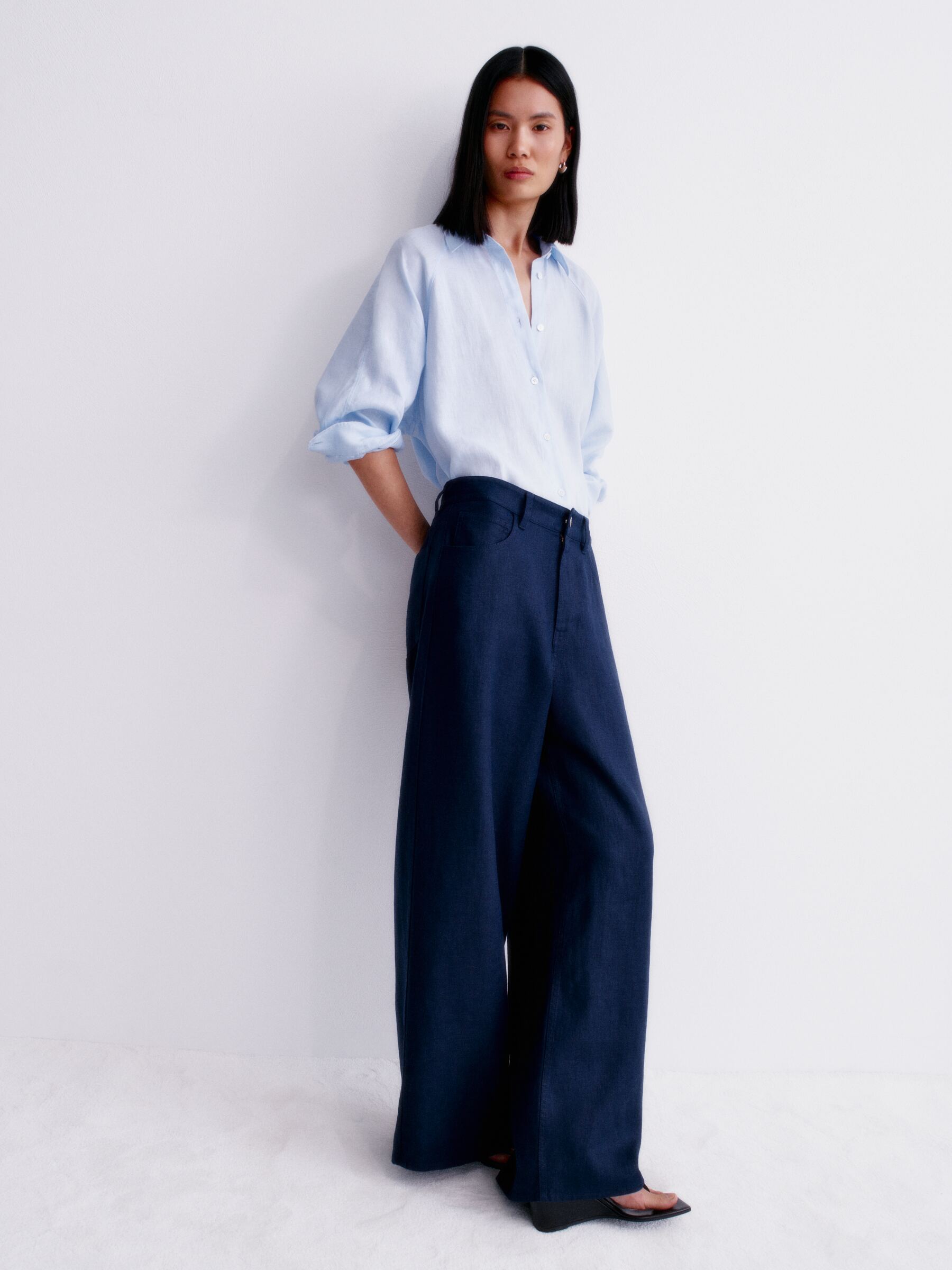 Leather Wedge Flip-Flop Sandals - Black - Women - StillMedia/Environmental - 1