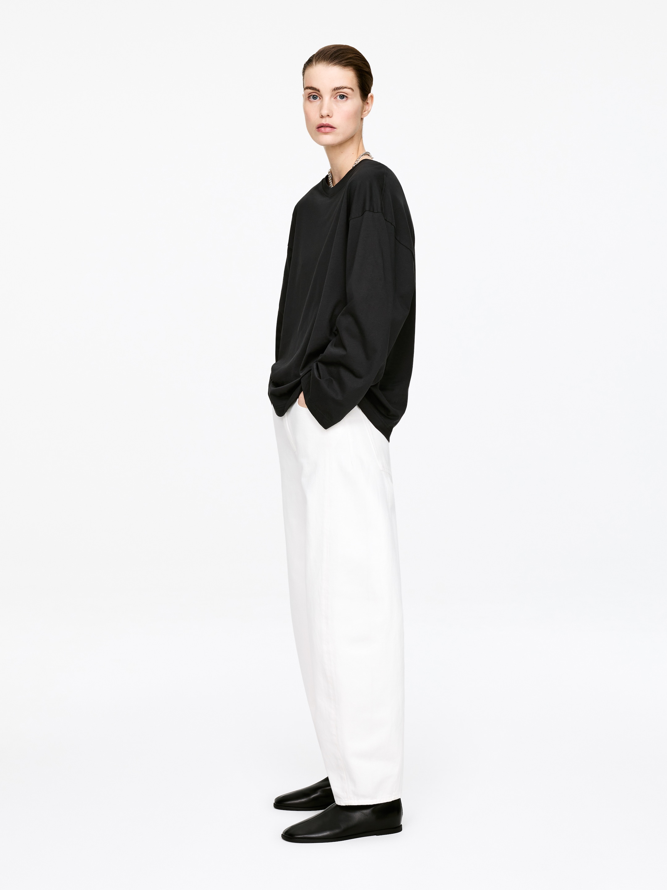Relaxed Long-Sleeve T-Shirt - Black - Oversized - Women - StillMedia/Lookbook - 3