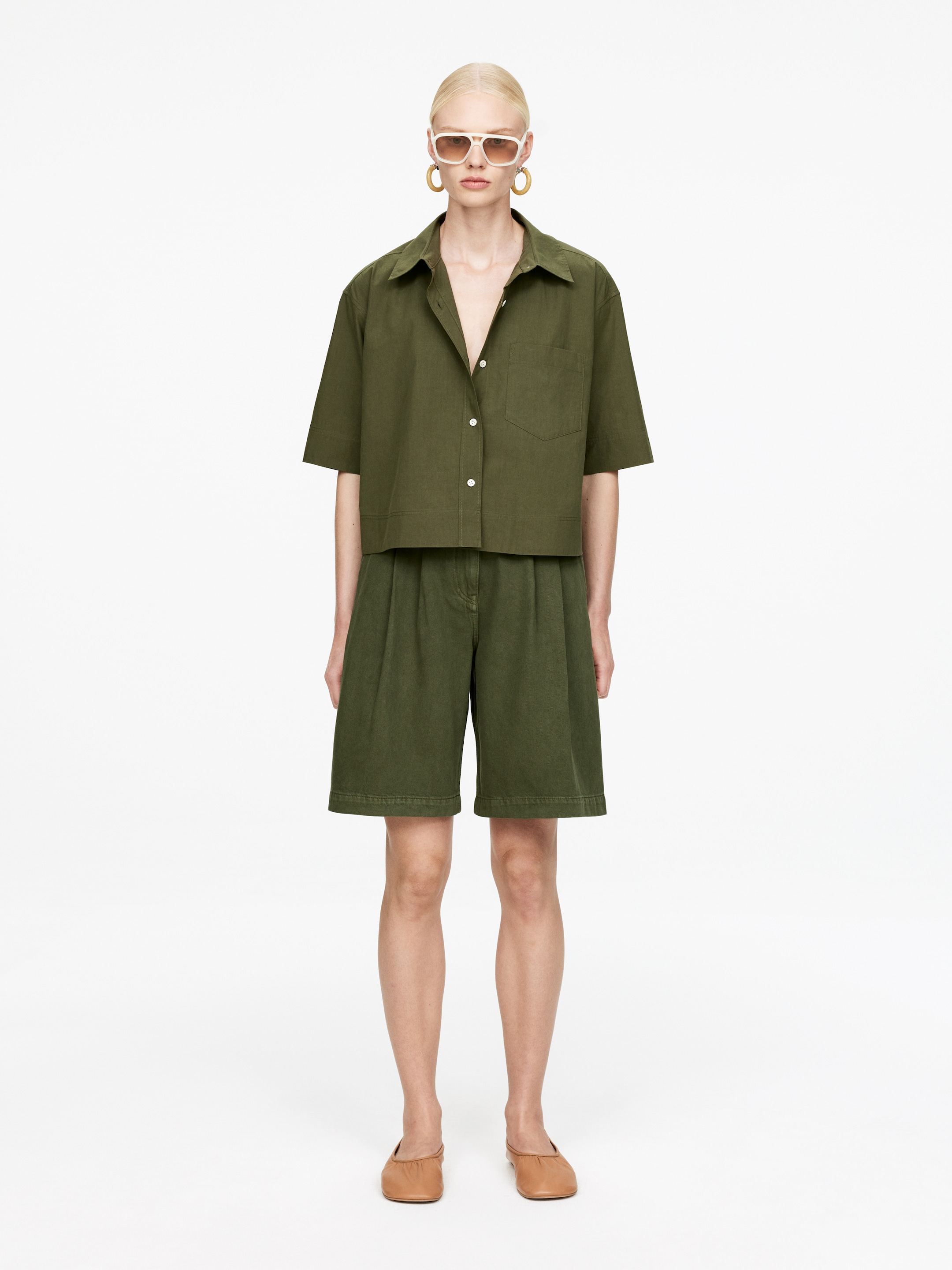 Visualizza immagine più grande: Shorts con pieghe - Verde kaki - DONNA | H&M IT 1