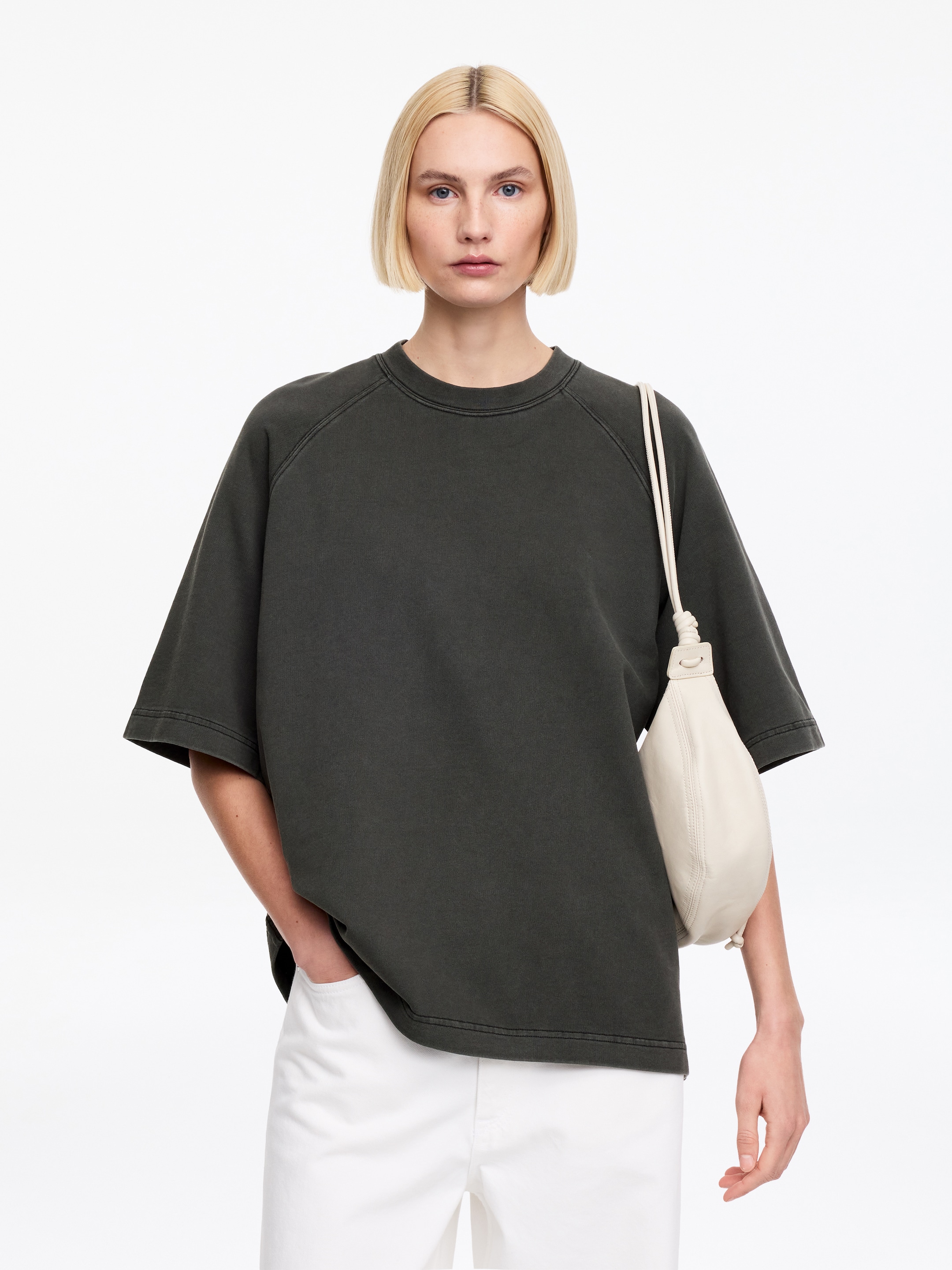 Short-Sleeve Sweatshirt - Black - Oversized - Women - StillMedia/Lookbook - 4