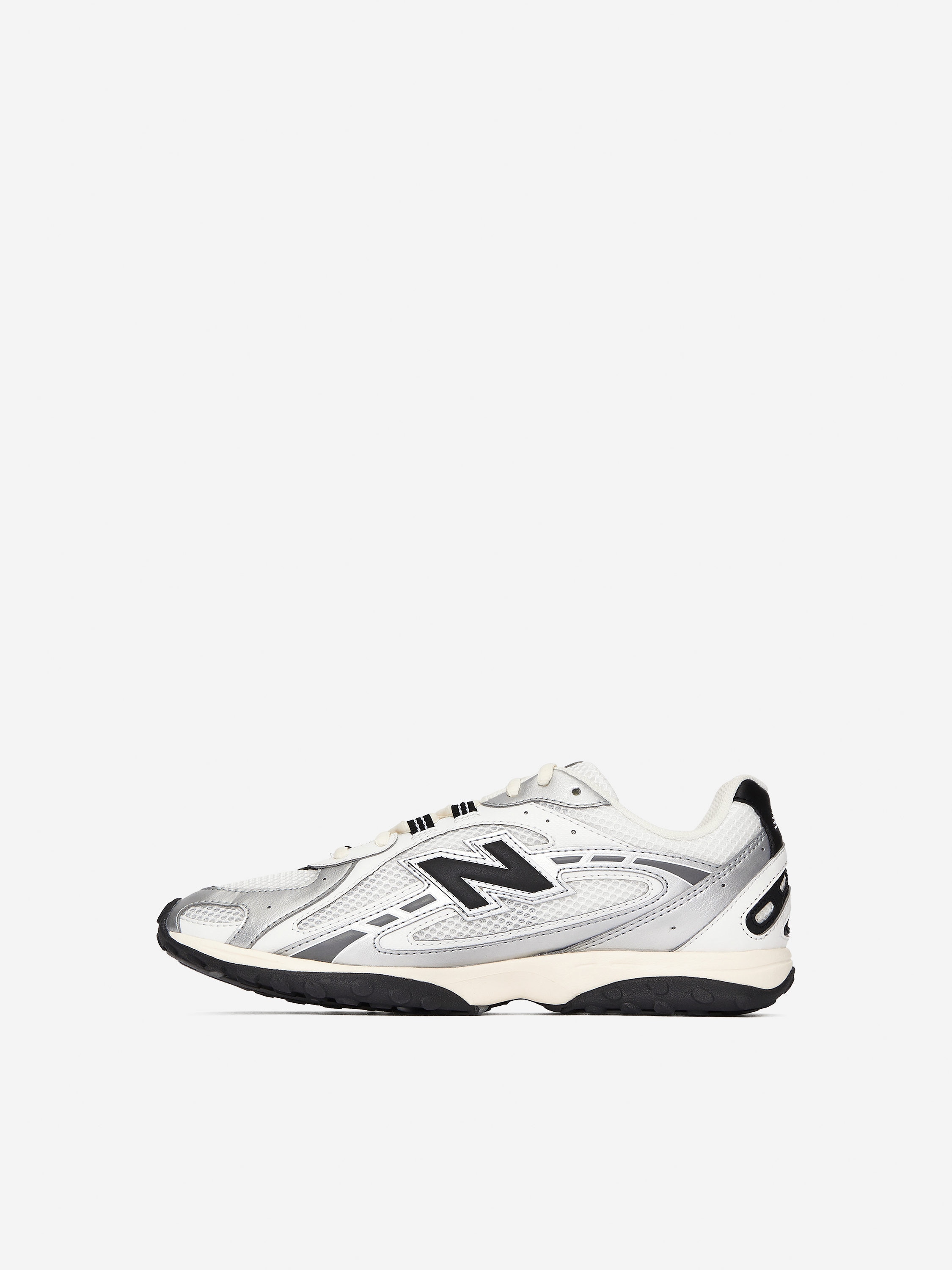 New Balance 204L Trainers - White - Women - StillMedia/DescriptiveStillLife - 2
