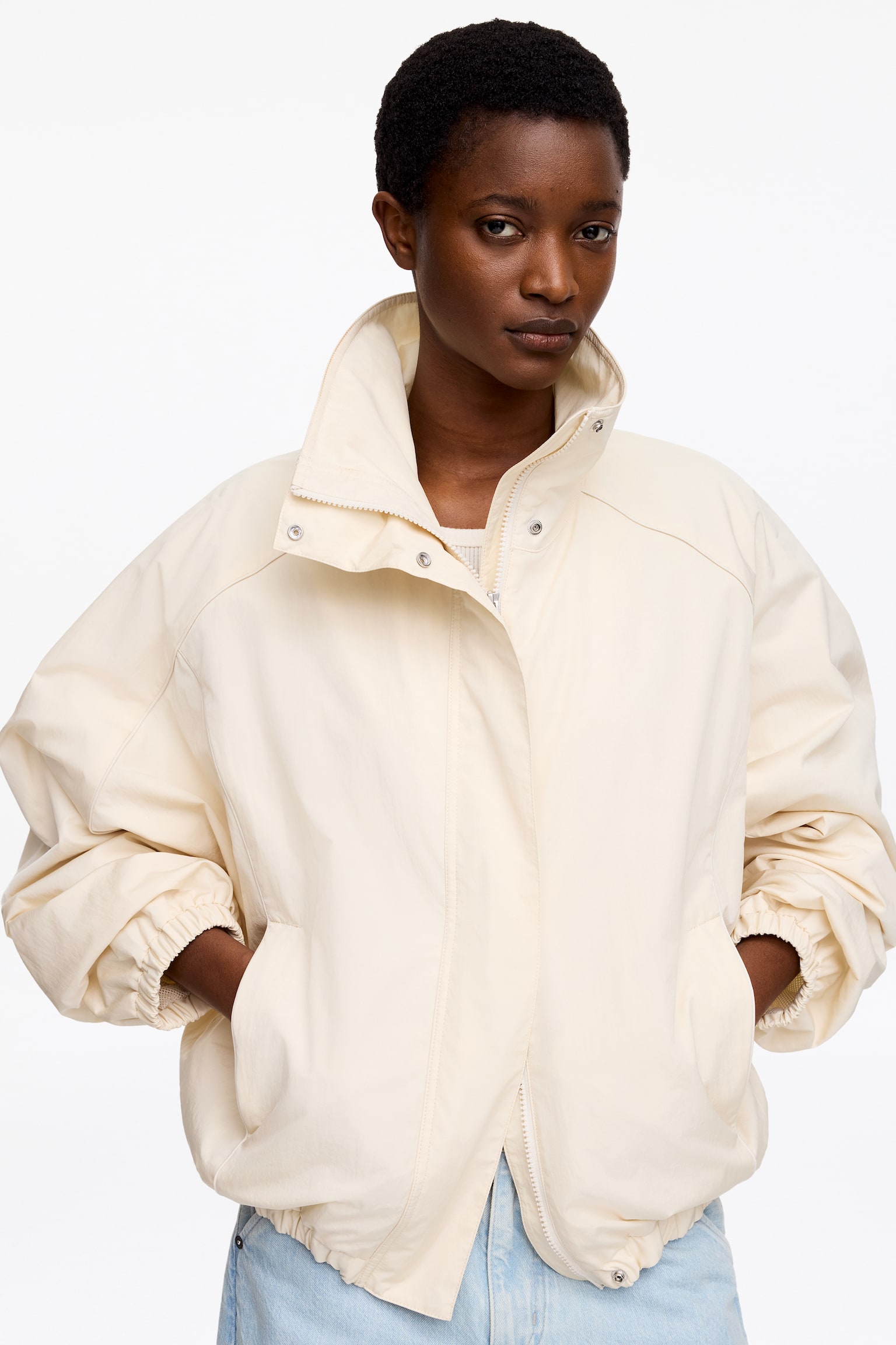 Nylonjacka med hög krage - Off-white/Röd - 3