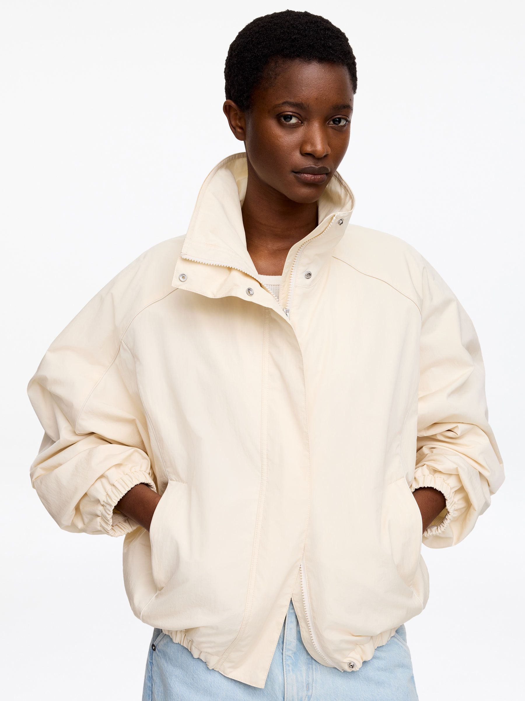 Giacca in nylon con collo a imbuto - Bianco sporco - Oversize - Women - StillMedia/Lookbook - 6