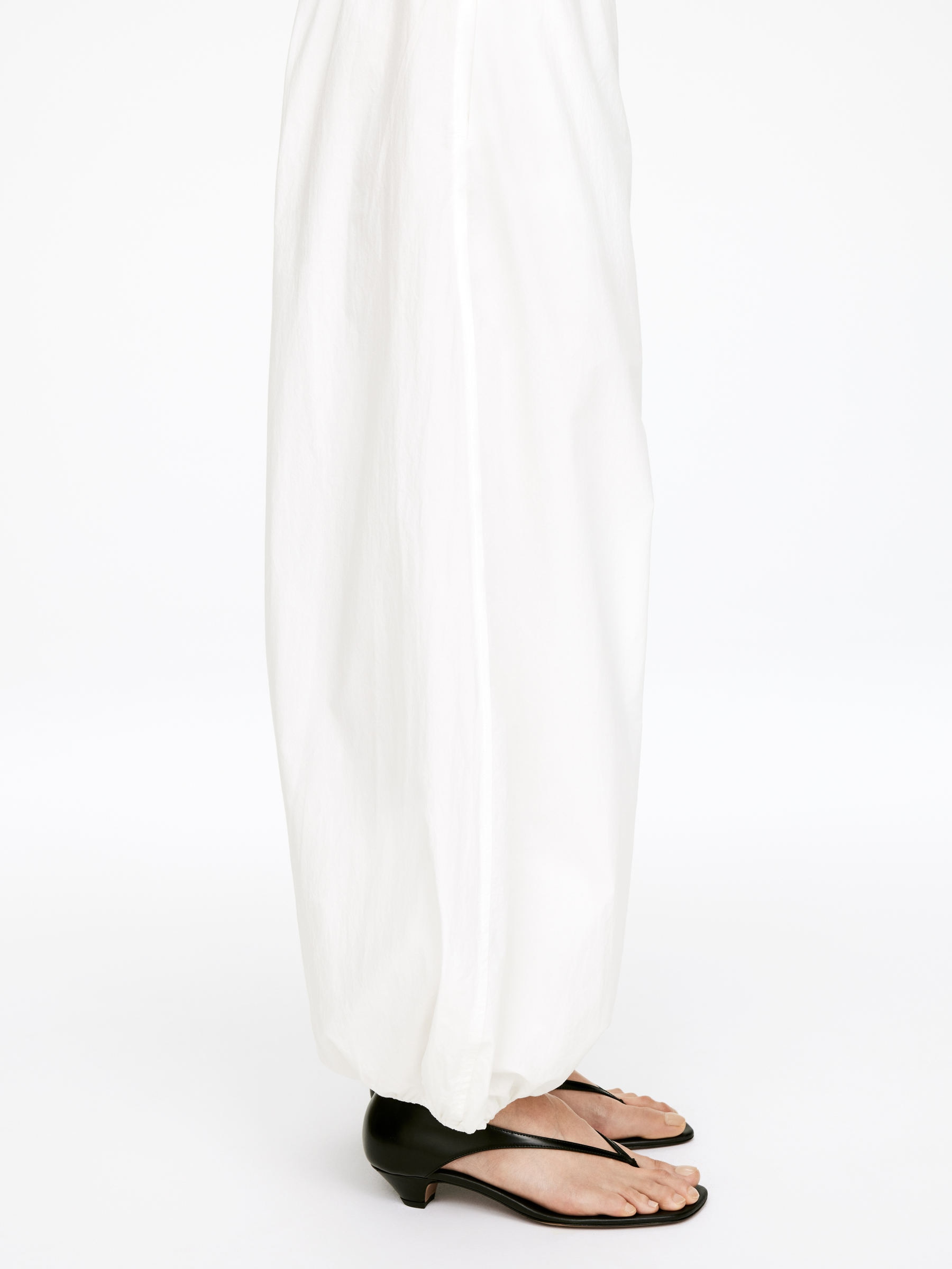 Balloon-Leg Poplin Trousers - White - Relaxed fit - Women - StillMedia/Lookbook - 5