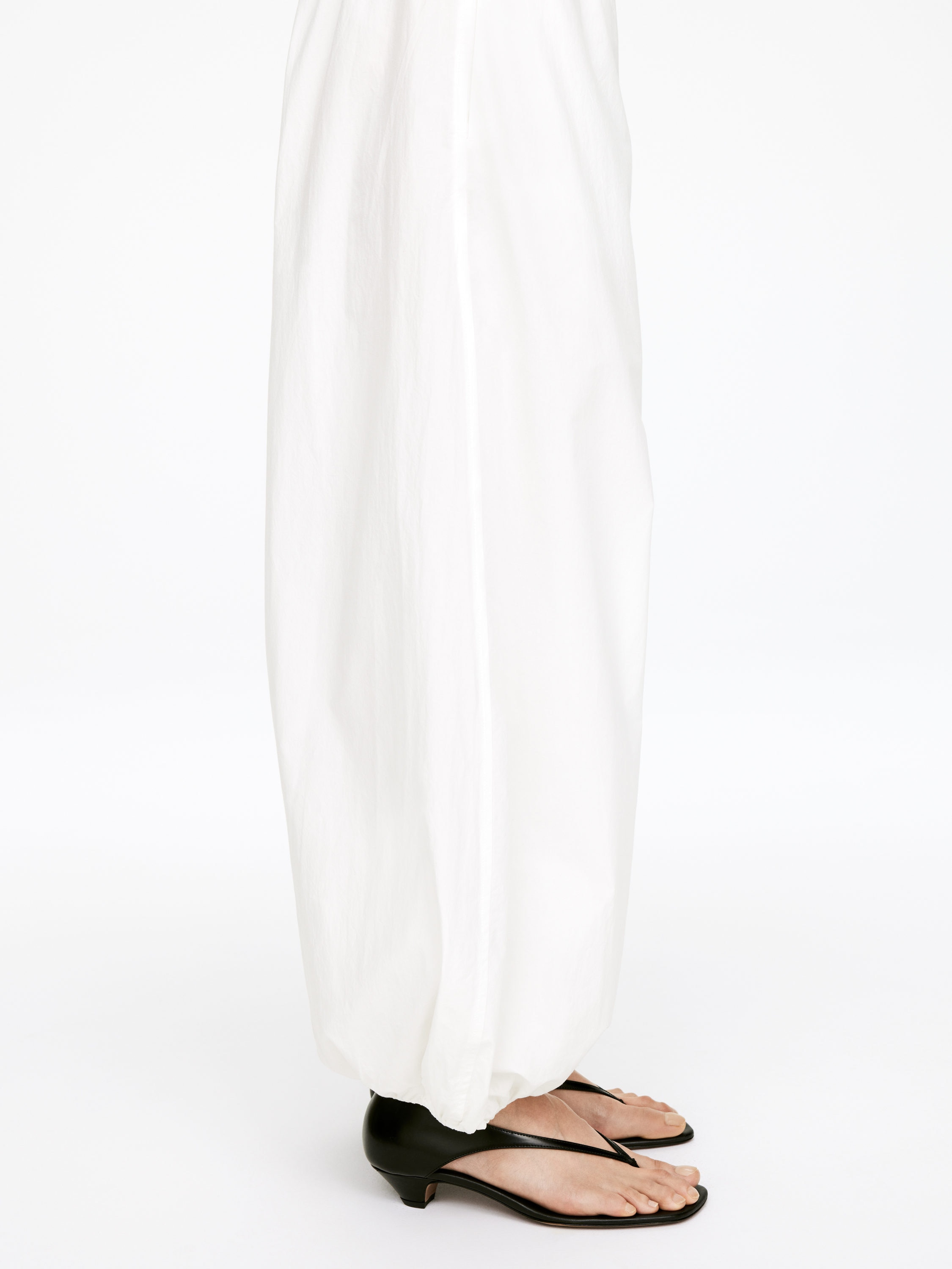 Balloon-Leg Poplin Trousers - White - Relaxed fit - Women - StillMedia/Lookbook - 5