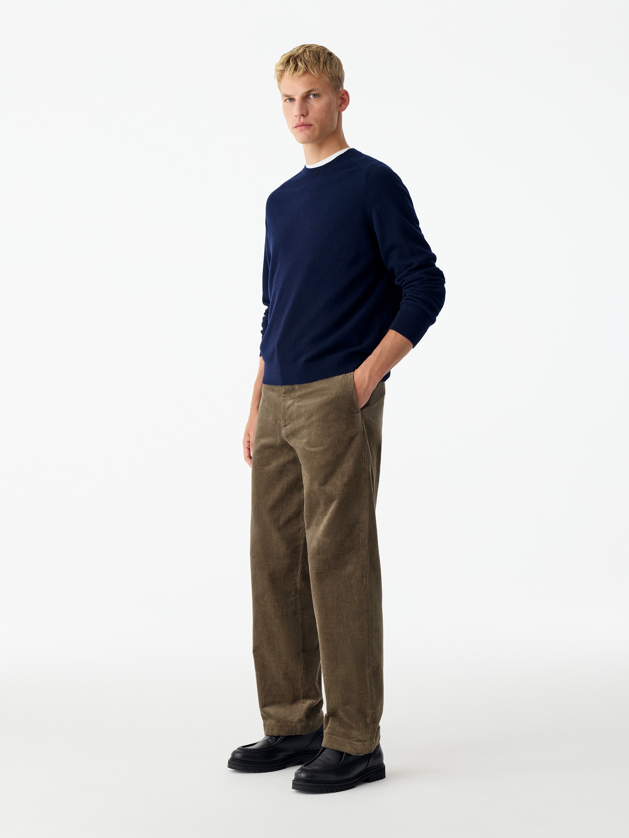 Weite Cordhose - Graubraun - Loose Fit - men - StillMedia/Lookbook - 6