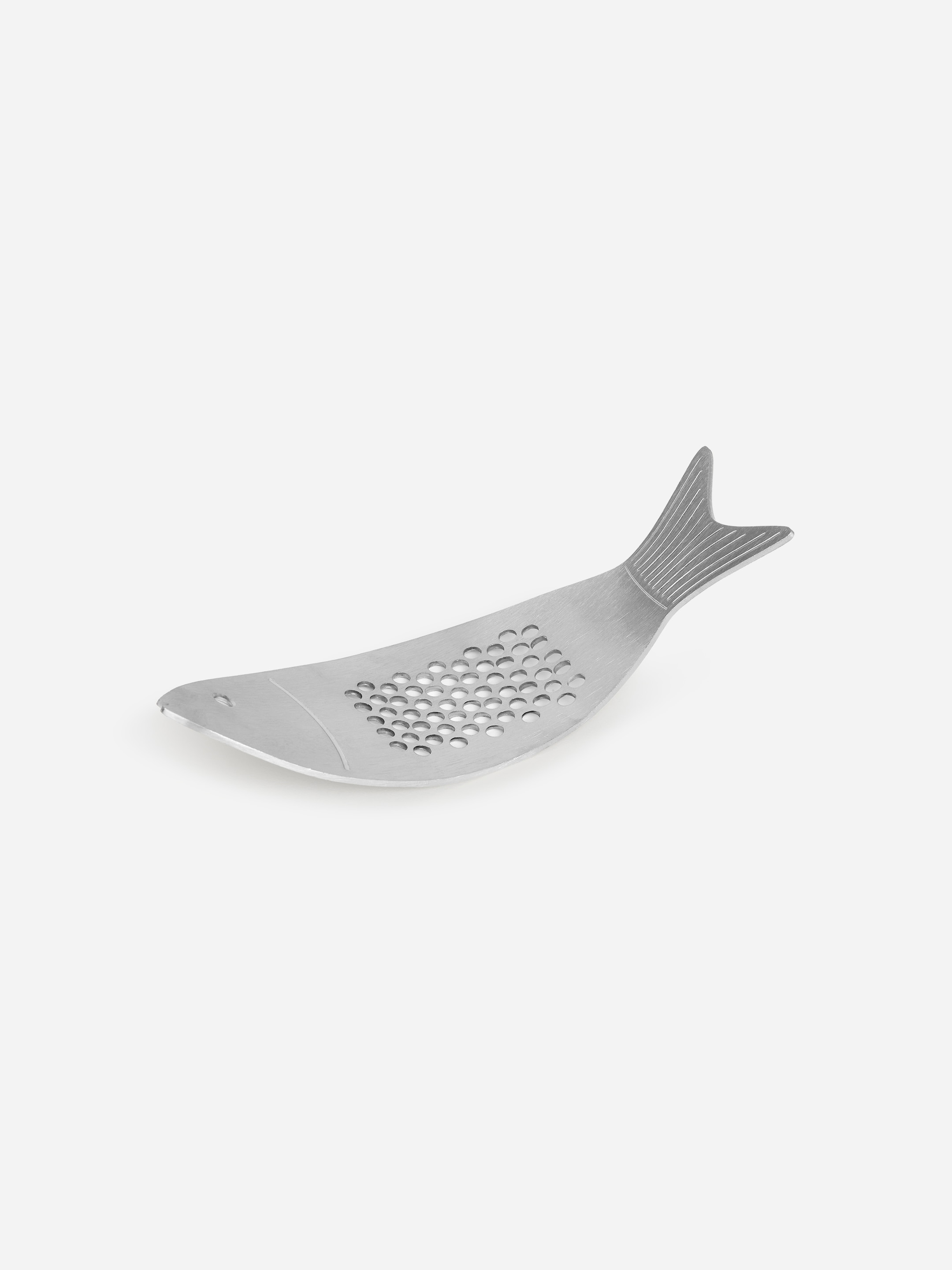Kikkerland Design Fish Garlic Press - Silver - homeware - StillMedia/DescriptiveStillLife - 1