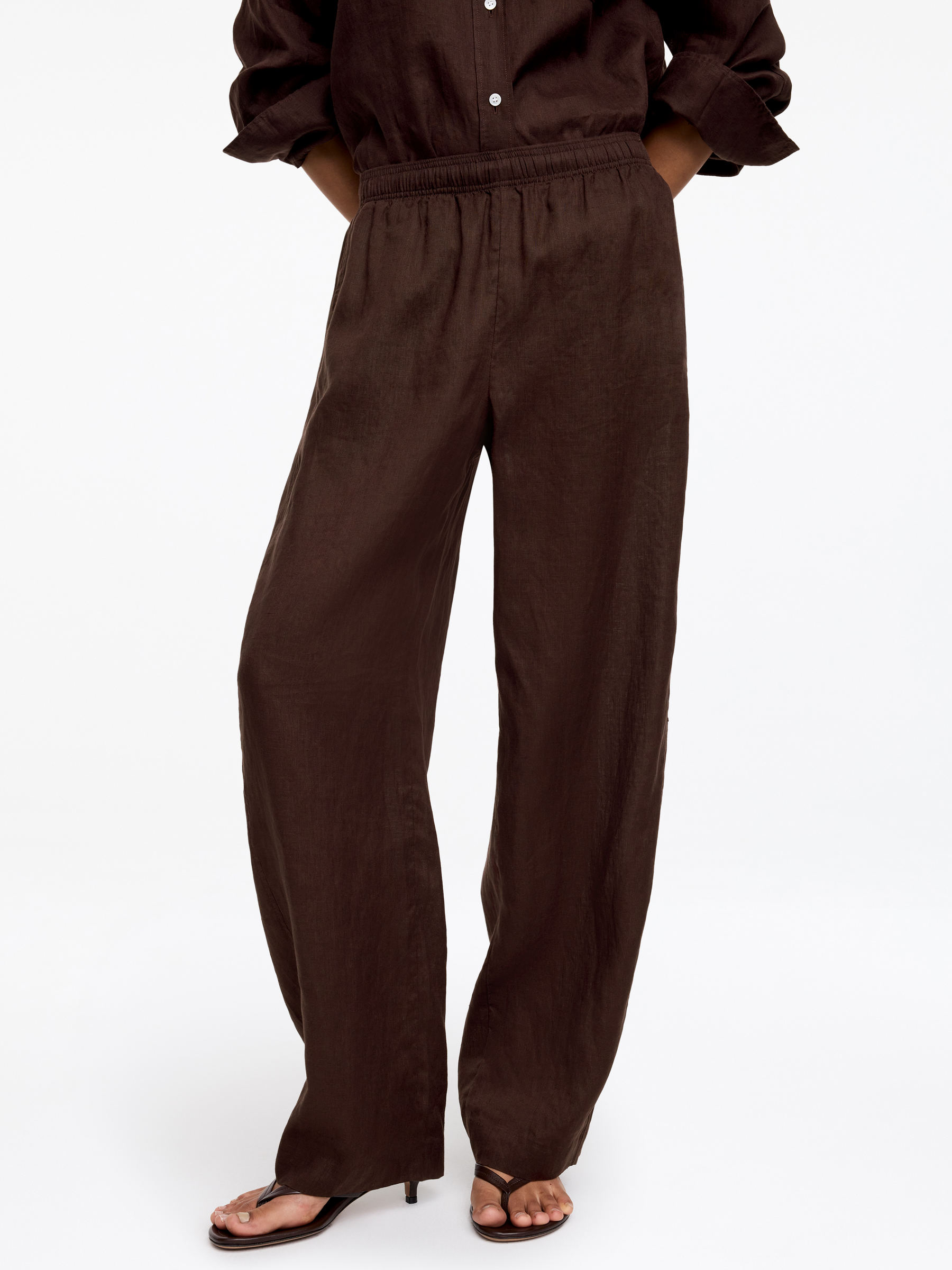 Barrel-Hose aus Leinen - Dunkelbraun - Relaxed Fit - Damen - StillMedia/Lookbook - 5