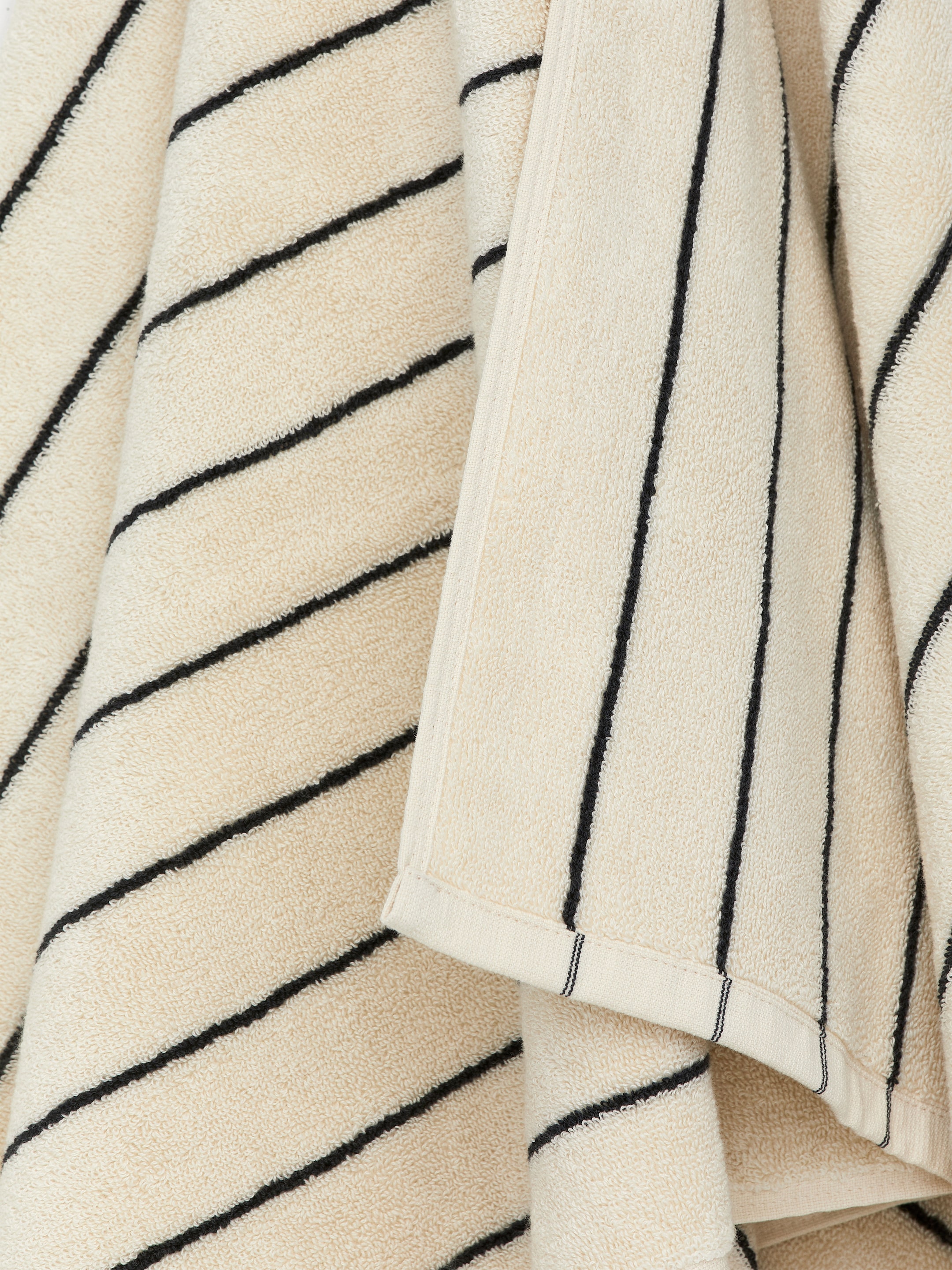Bath Towel 70 x 140 cm - Off White/Black - Homeware - StillMedia/DescriptiveDetail - 4