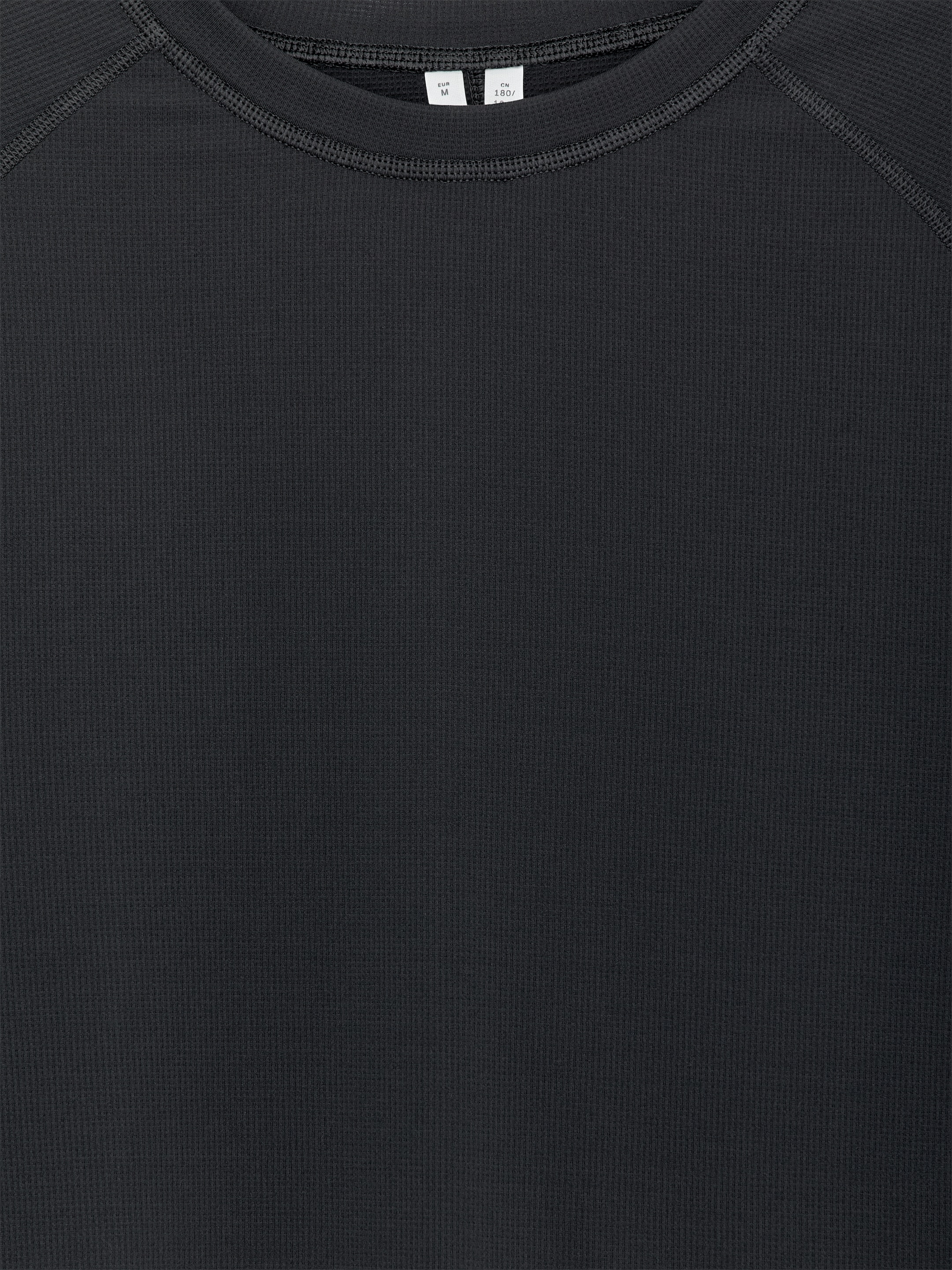 ARKET ACTIVE Long-Sleeve Top - Off Black - Regular fit - Men - StillMedia/DescriptiveDetail - 2