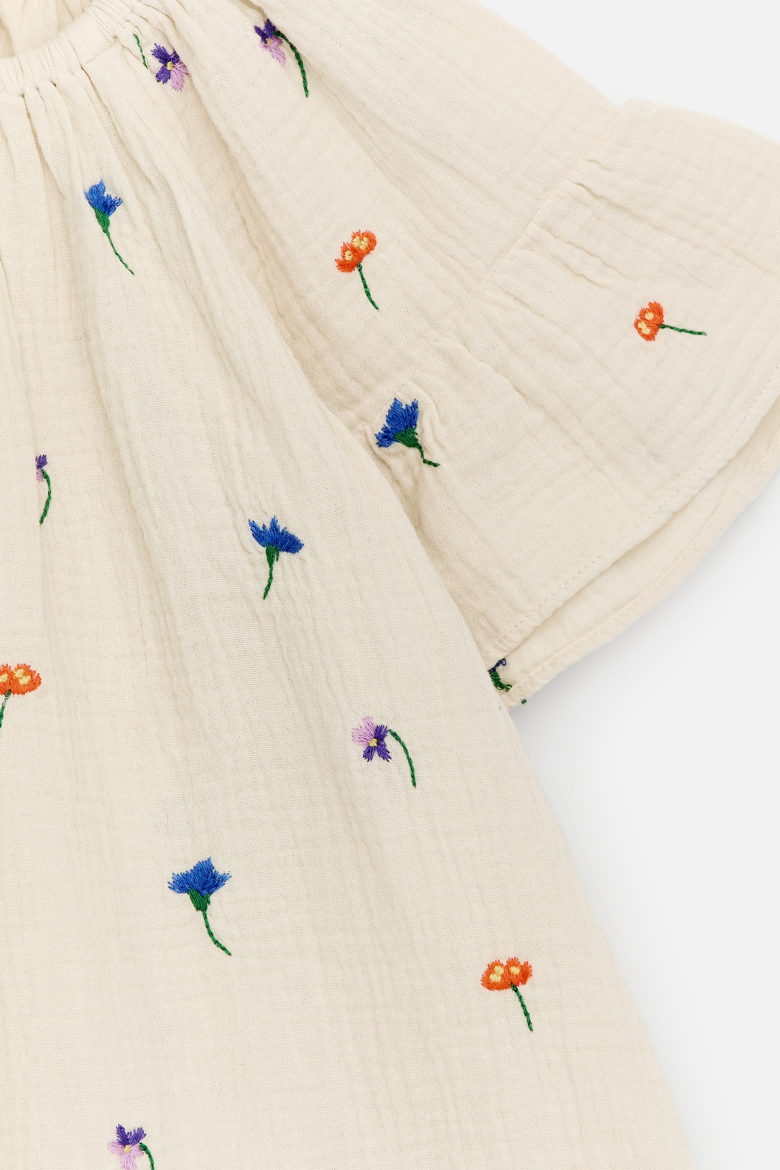 Klänning med broderi och volang - Off-white/blommig - 2