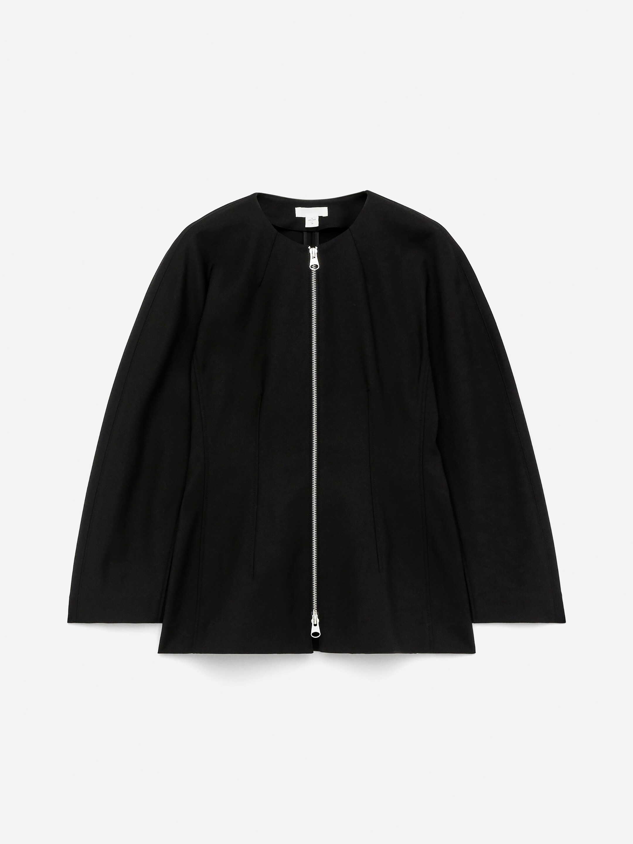 Visa större bild: Den svarta peplumtoppen visar sin FRAMSIDA, med en åtsittande midja och en silverfärgad tvåvägsdragkedja som löper ner i mitten. Den är designad med en rund halsringning och långa ärmar, och har en smal passform som vidgar sig något under midjan.