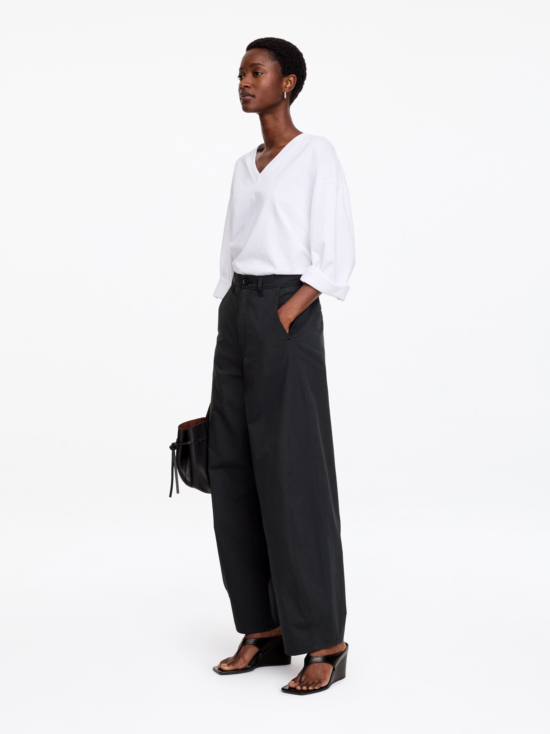 Barrel-Leg Trousers - Black - Loose fit - Women - StillMedia/Lookbook - 6
