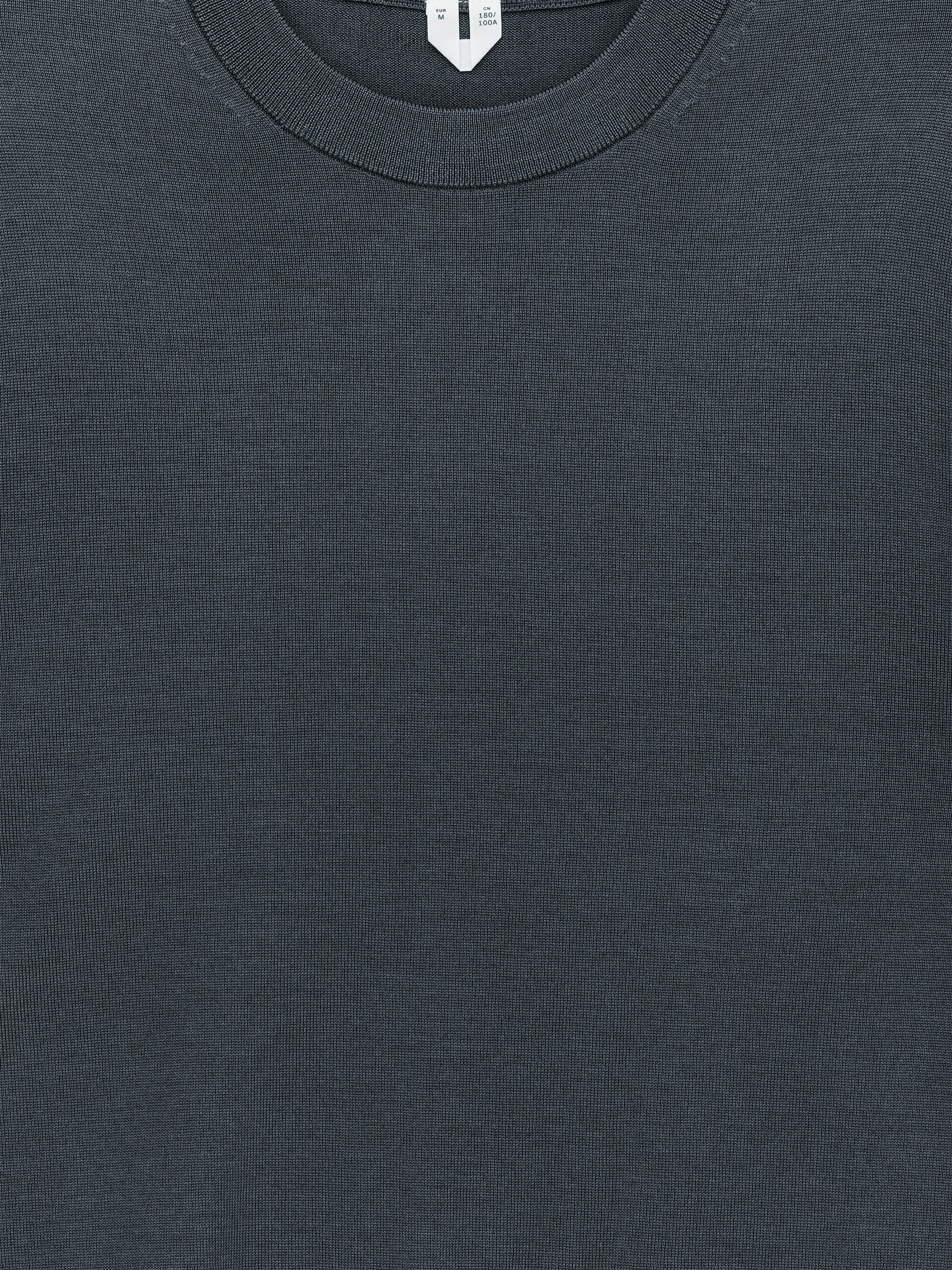 Fine Knit Merino Jumper - Dark Grey - Regular fit - Men - StillMedia/DescriptiveStillLife - 1