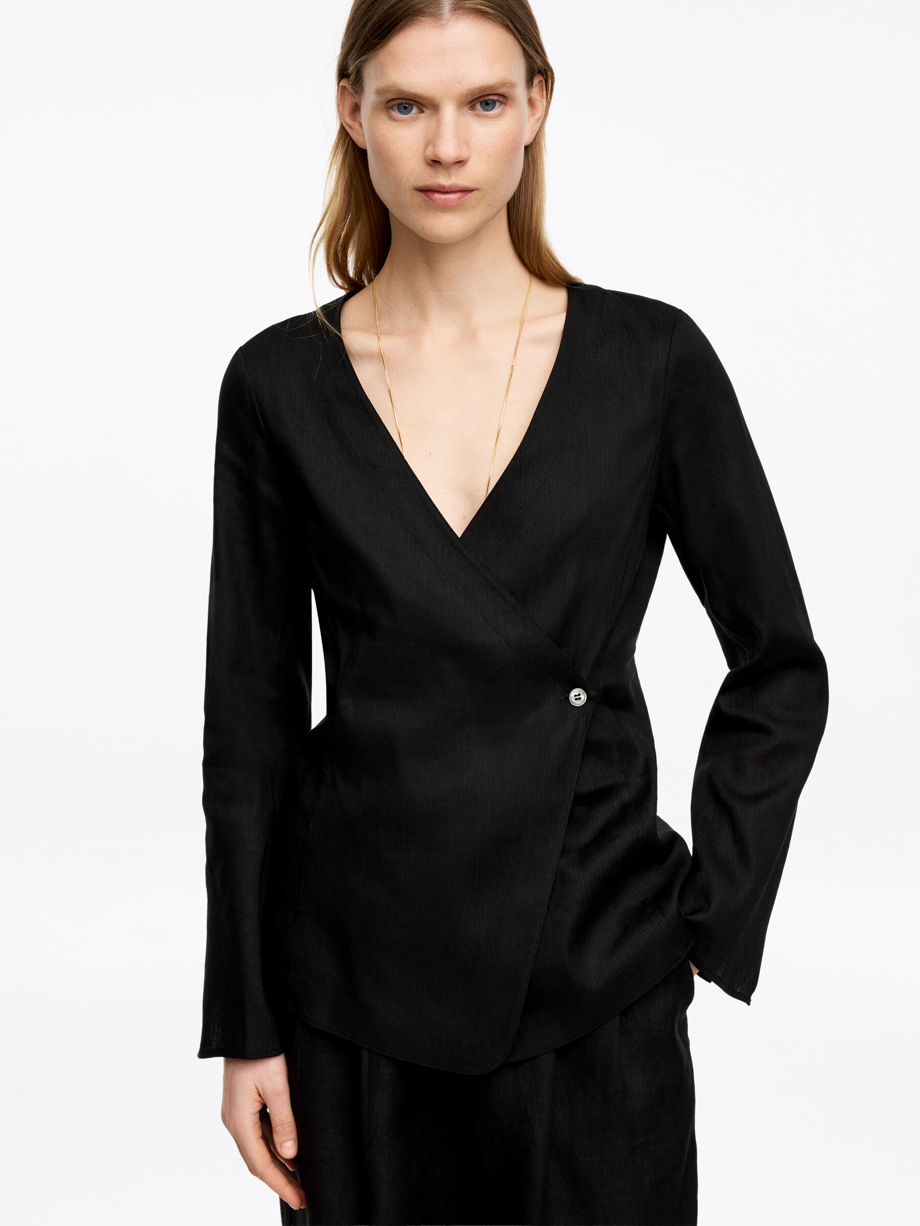 Blusa cruzada en mezcla de lino - Negro - Corte estándar - Women - StillMedia/Lookbook - 2
