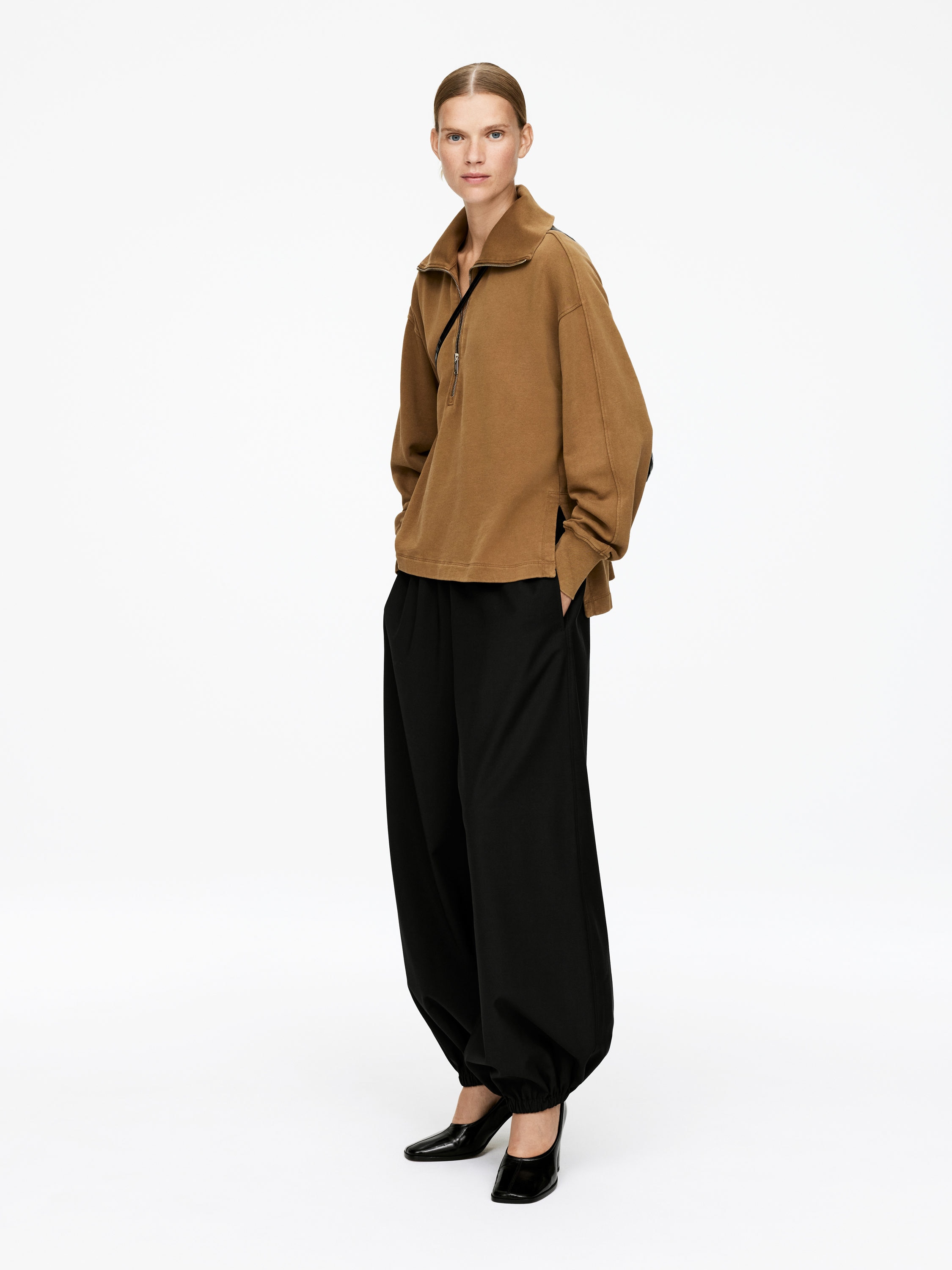 Barrel-Leg Trousers - Black - Relaxed fit - Women - StillMedia/Lookbook - 6
