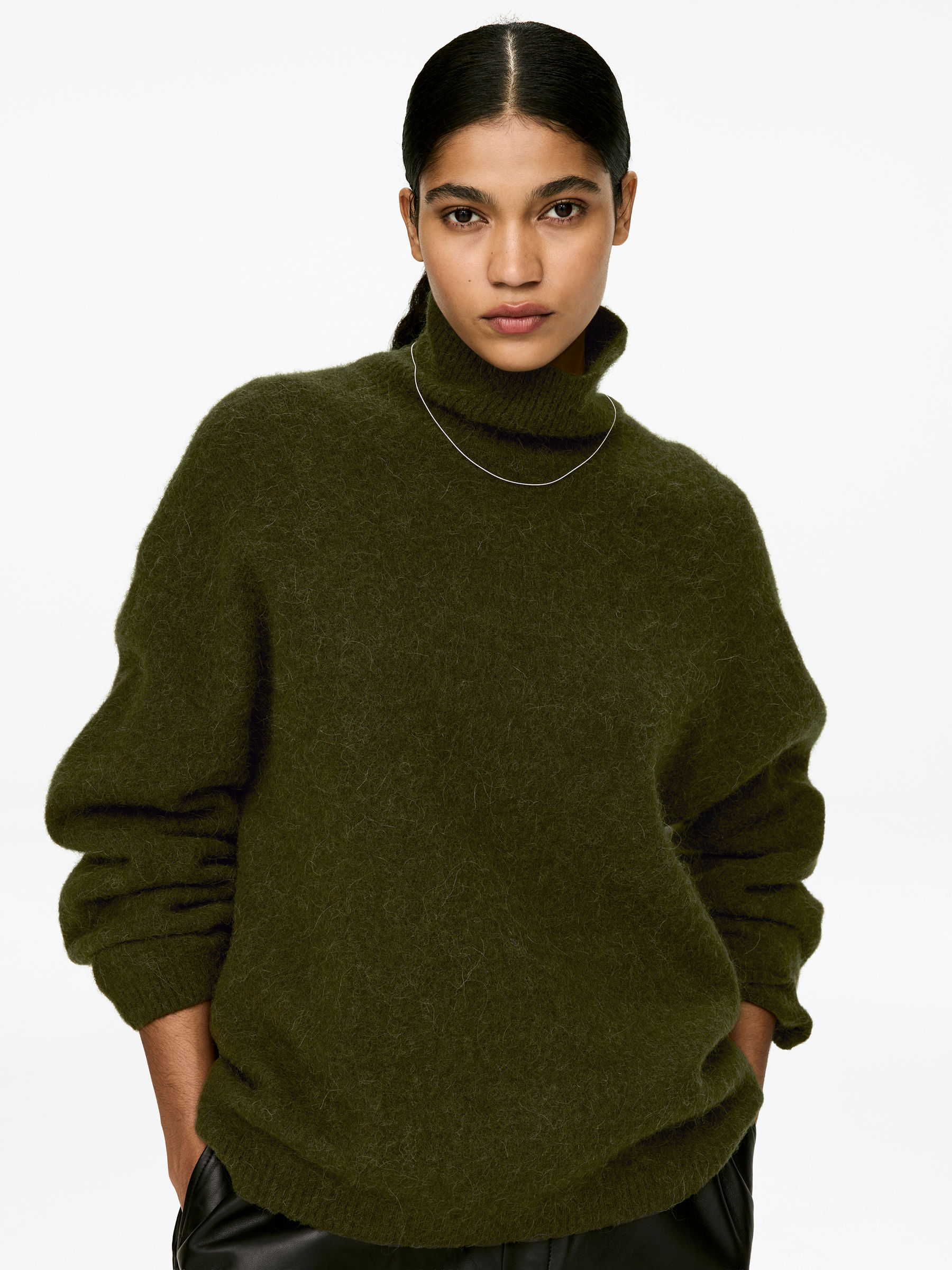 Roll-Neck Jumper - Dark Green - Oversized - Women - StillMedia/Lookbook - 9