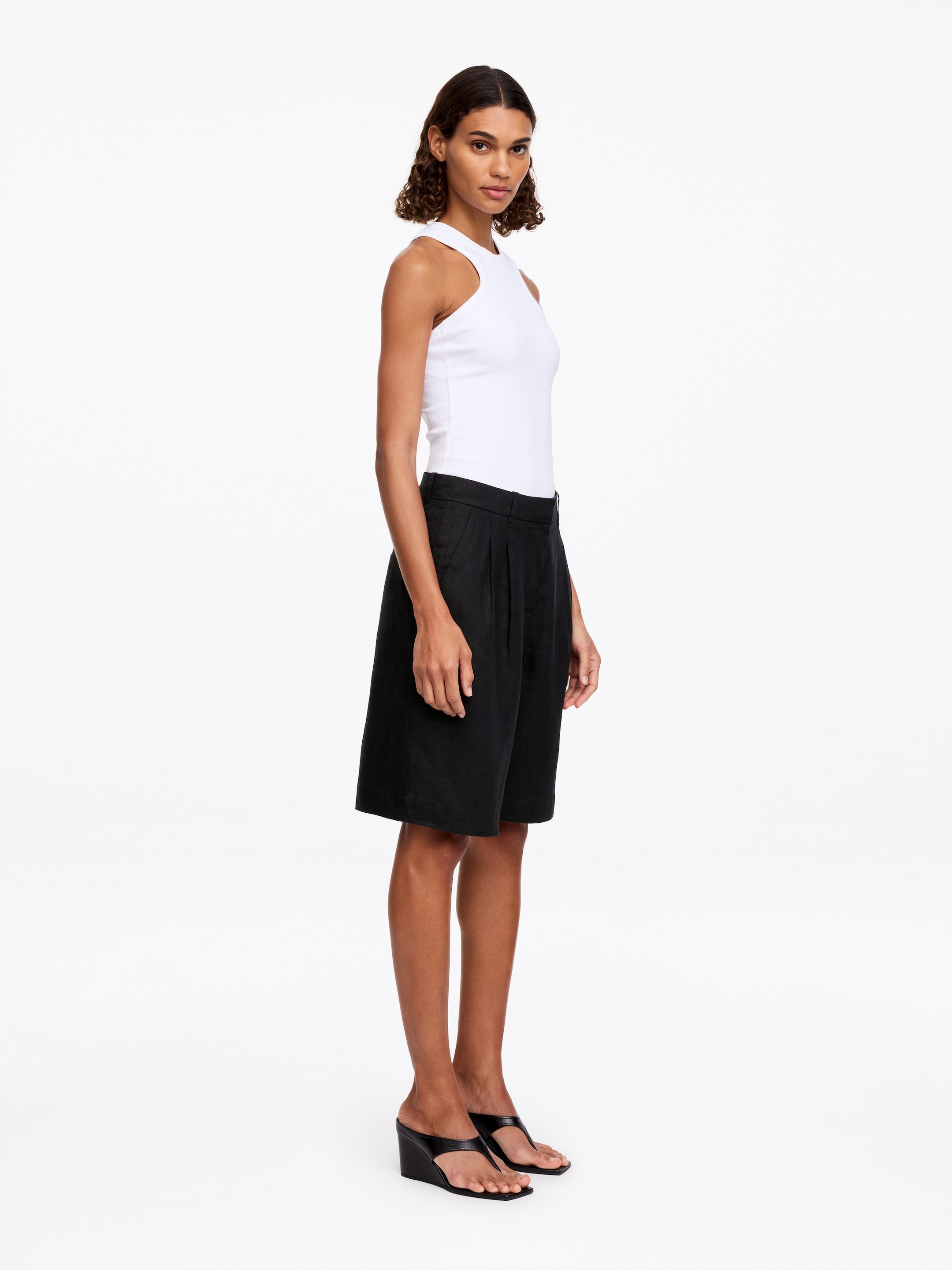 Short en lin - Noir - Relaxed fit - Femme - StillMedia/Lookbook - 8