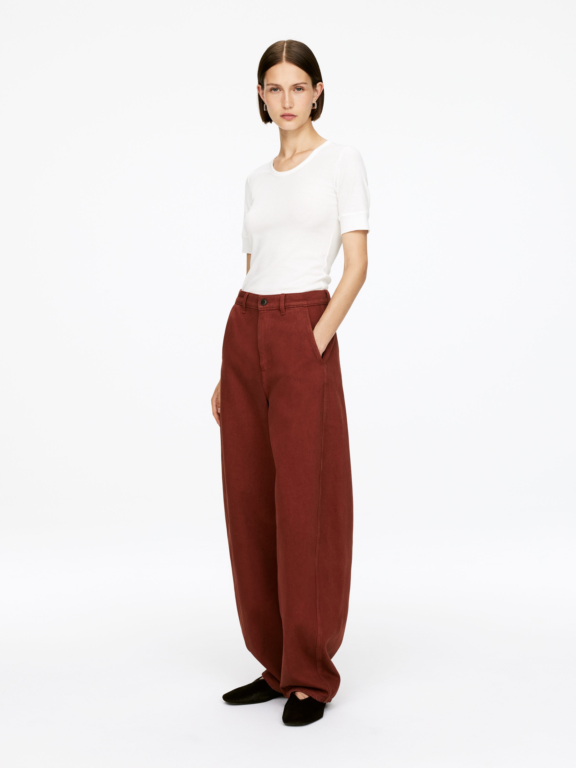 Barrel-Leg Jeans - Overdyed Brown - Relaxed fit - Women - StillMedia/Lookbook - 6