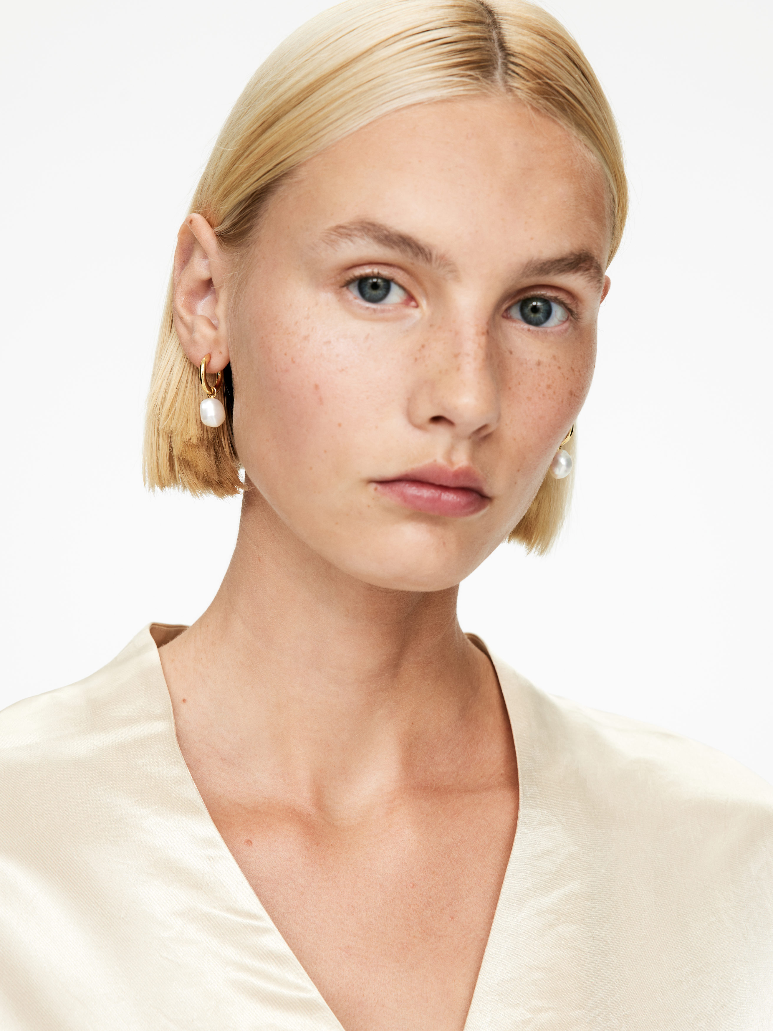 Pearl Hoop Earrings - Gold - Women - StillMedia/Lookbook - 3