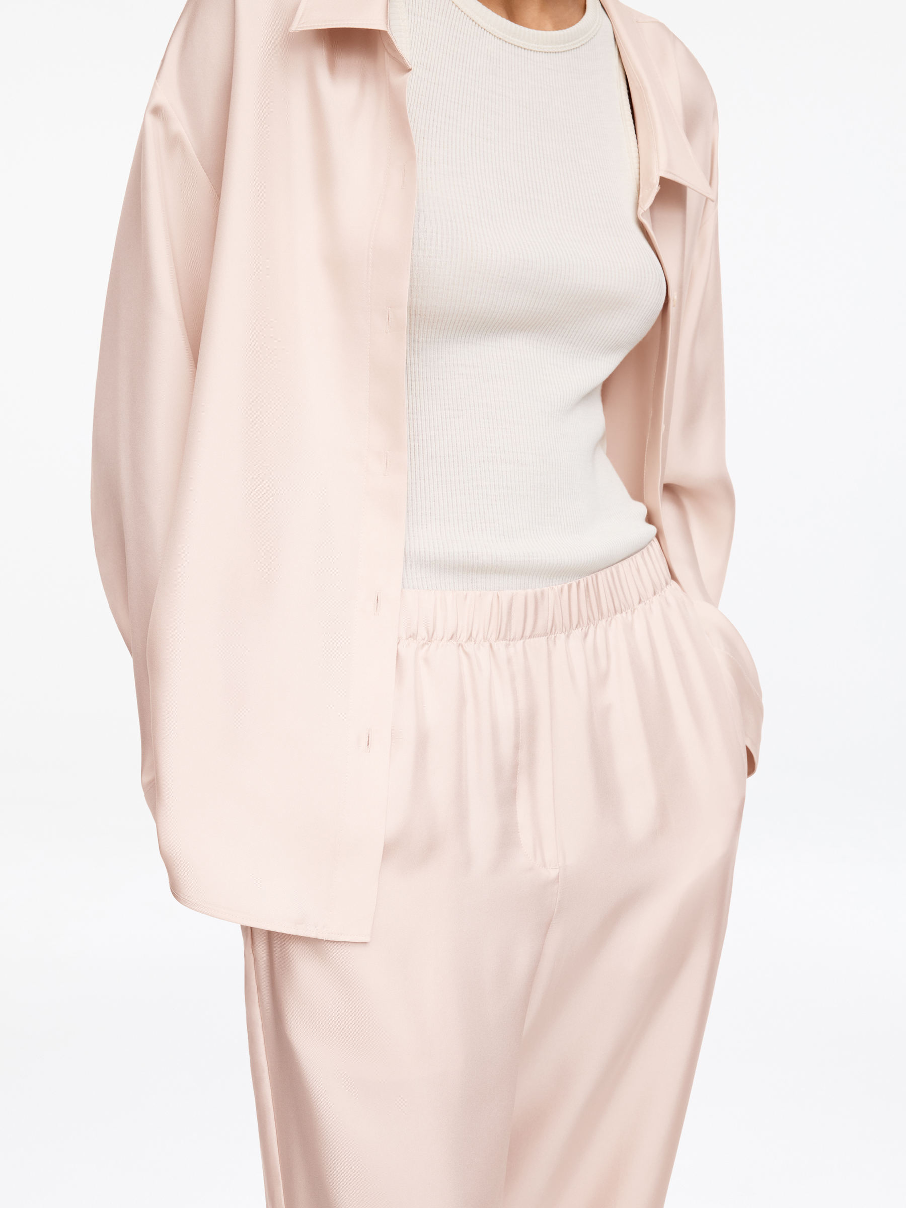 Spodnie z jedwabnego diagonalu - Jasny beż - Fason normalny - Women - StillMedia/Lookbook - 3