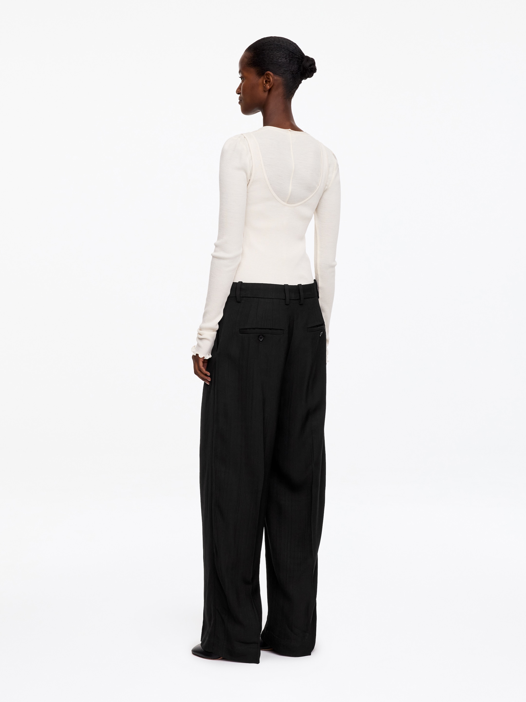 Relaxed Tailored Trousers - Black - Relaxed fit - women - StillMedia/Lookbook - 2