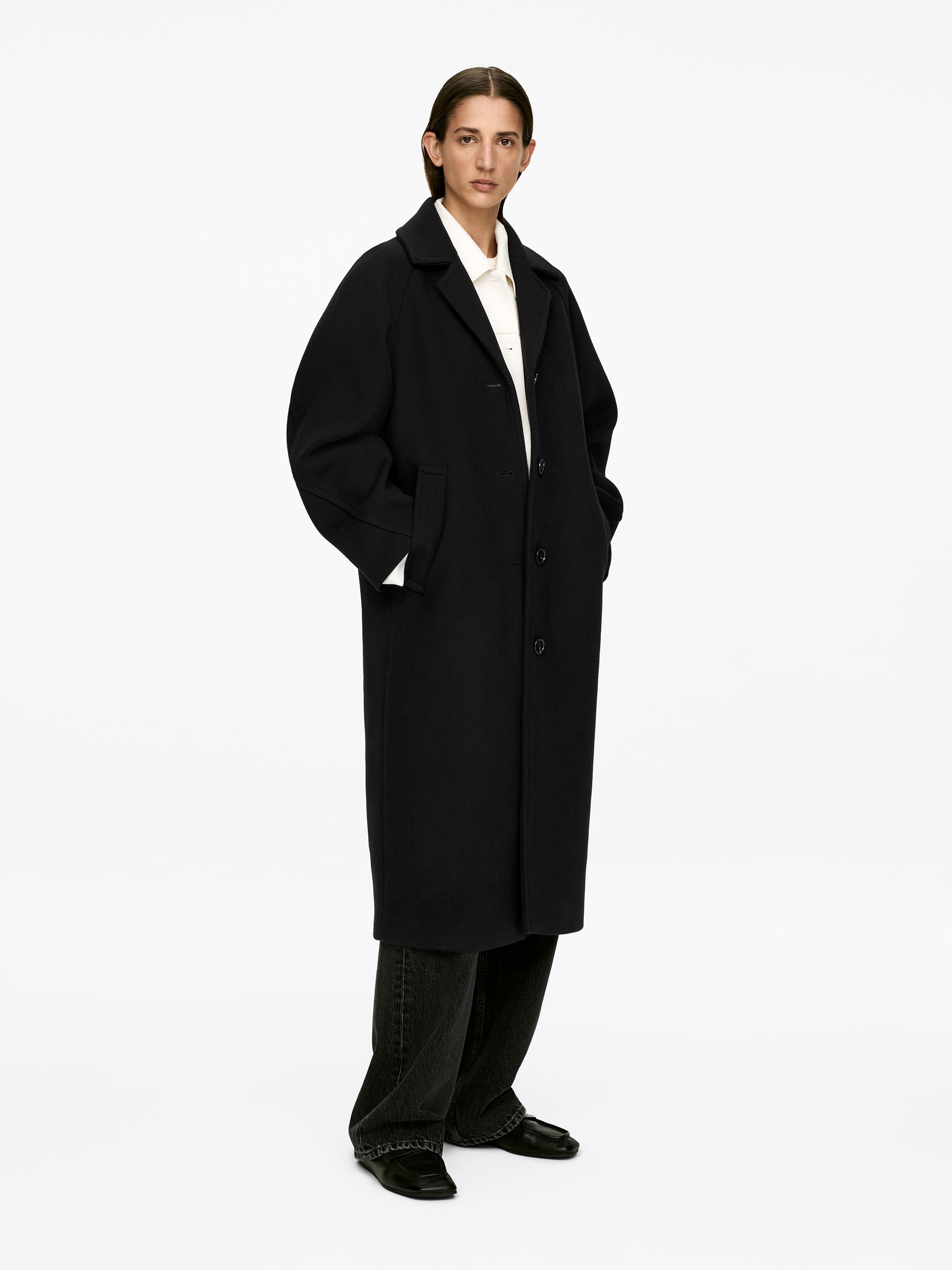 Oversized kappa i ullblandning - Svart - Oversized - Women - StillMedia/Lookbook - 3