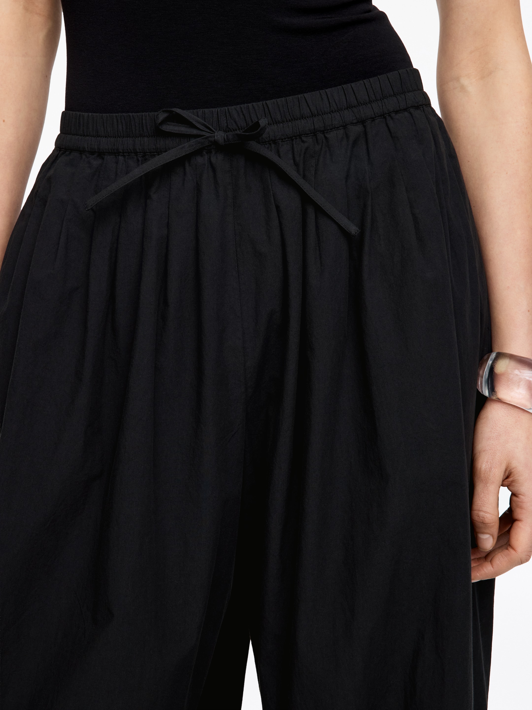 Balloon Cotton Trousers - Black - Loose fit - Women - StillMedia/Lookbook - 3