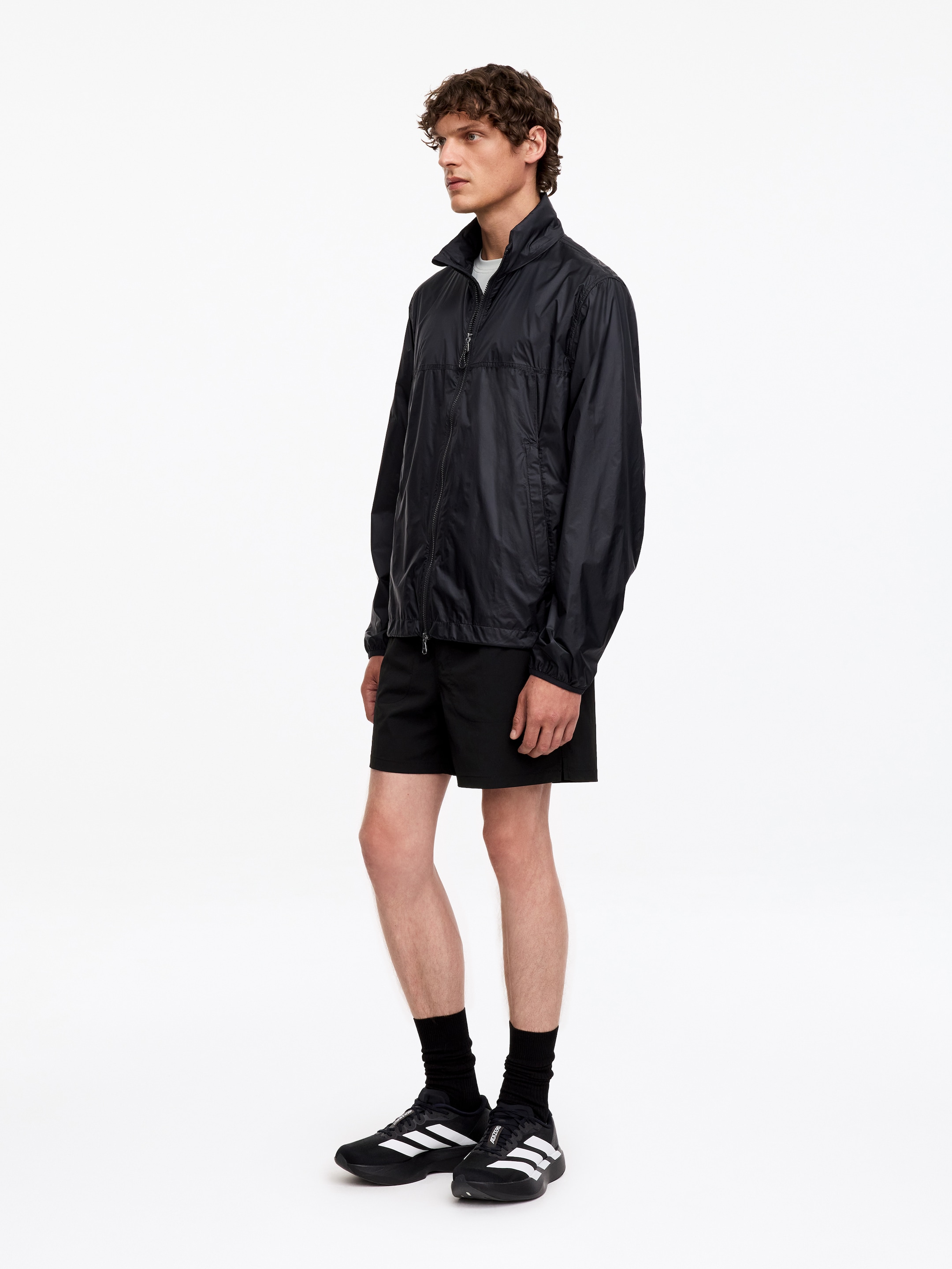 Pantalones cortos ligeros ARKET ACTIVE - Negro - Corte estándar - Men - StillMedia/Lookbook - 12