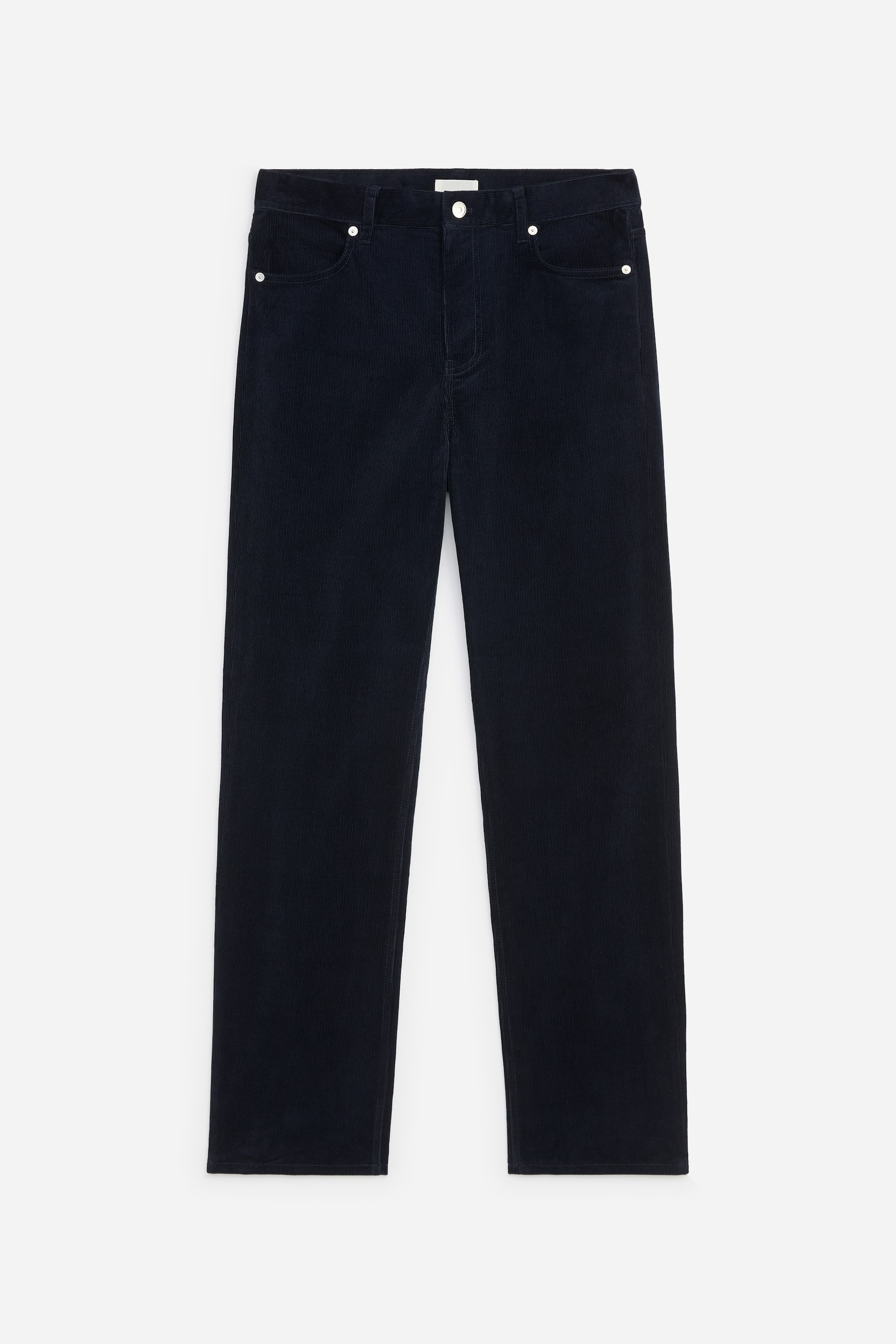 Größeres Bild anzeigen: Ein Paar dunkel marineblaue Cordhosen ist von vorne zu sehen, mit einer geraden Silhouette, einem klassischen Five-Pocket-Design mit silberfarbenen Nieten und einem Knopfverschluss am Bund.