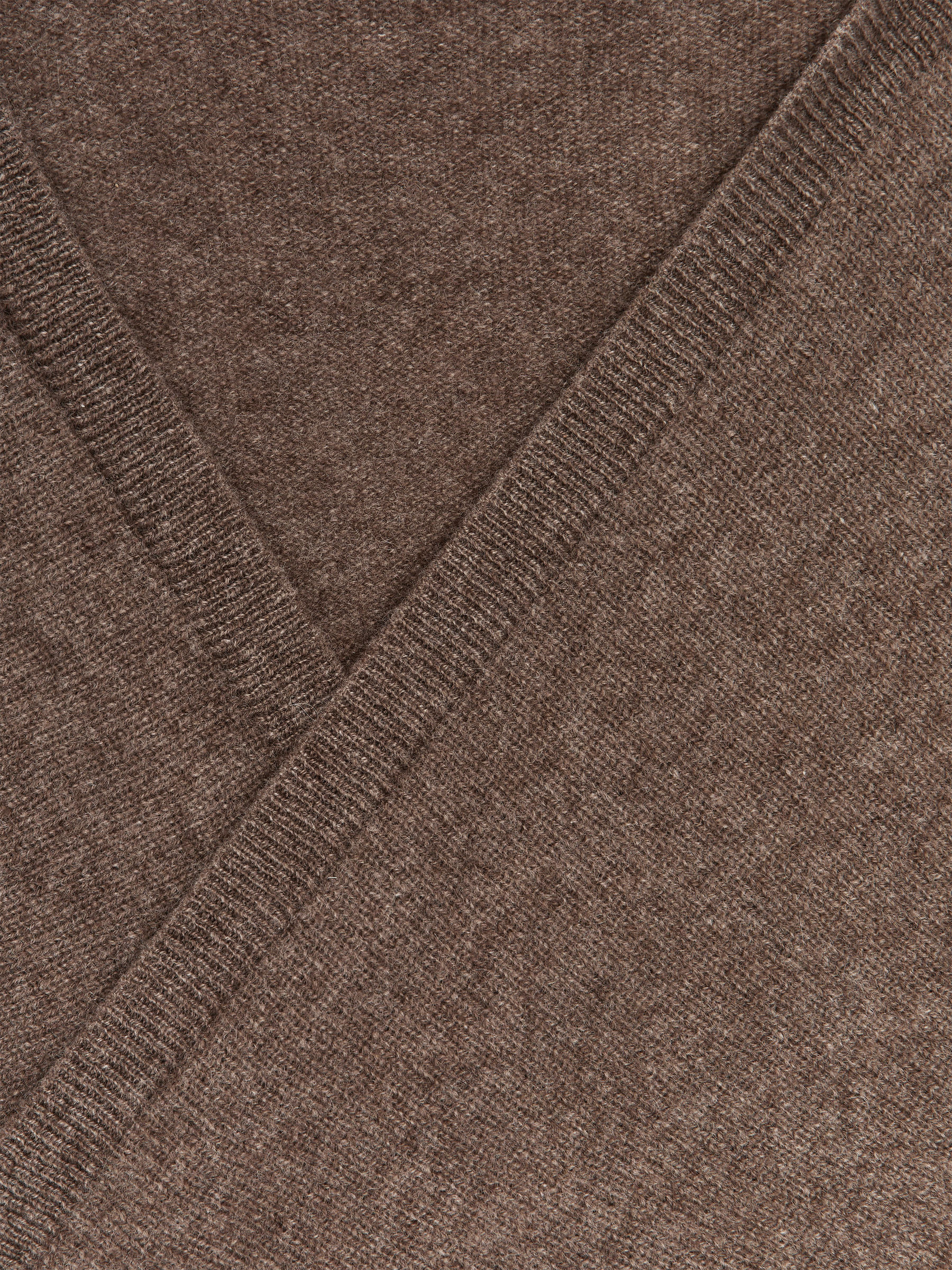 Cashmere Scarf - Brown - Women - StillMedia/DescriptiveStillLife - 2