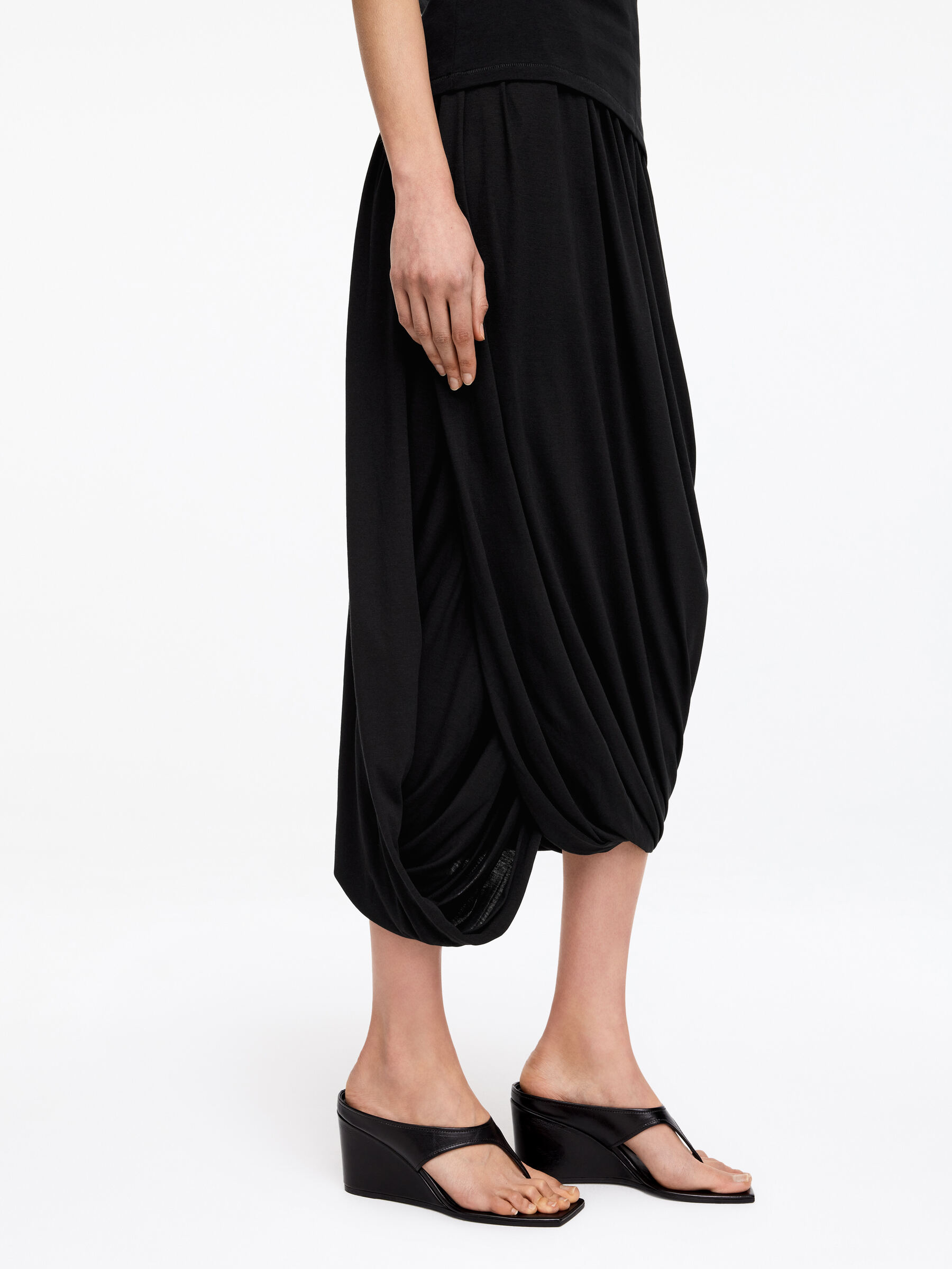 Jupe mi-longue drapée - Noir - Regular fit - Femme - StillMedia/Lookbook - 2