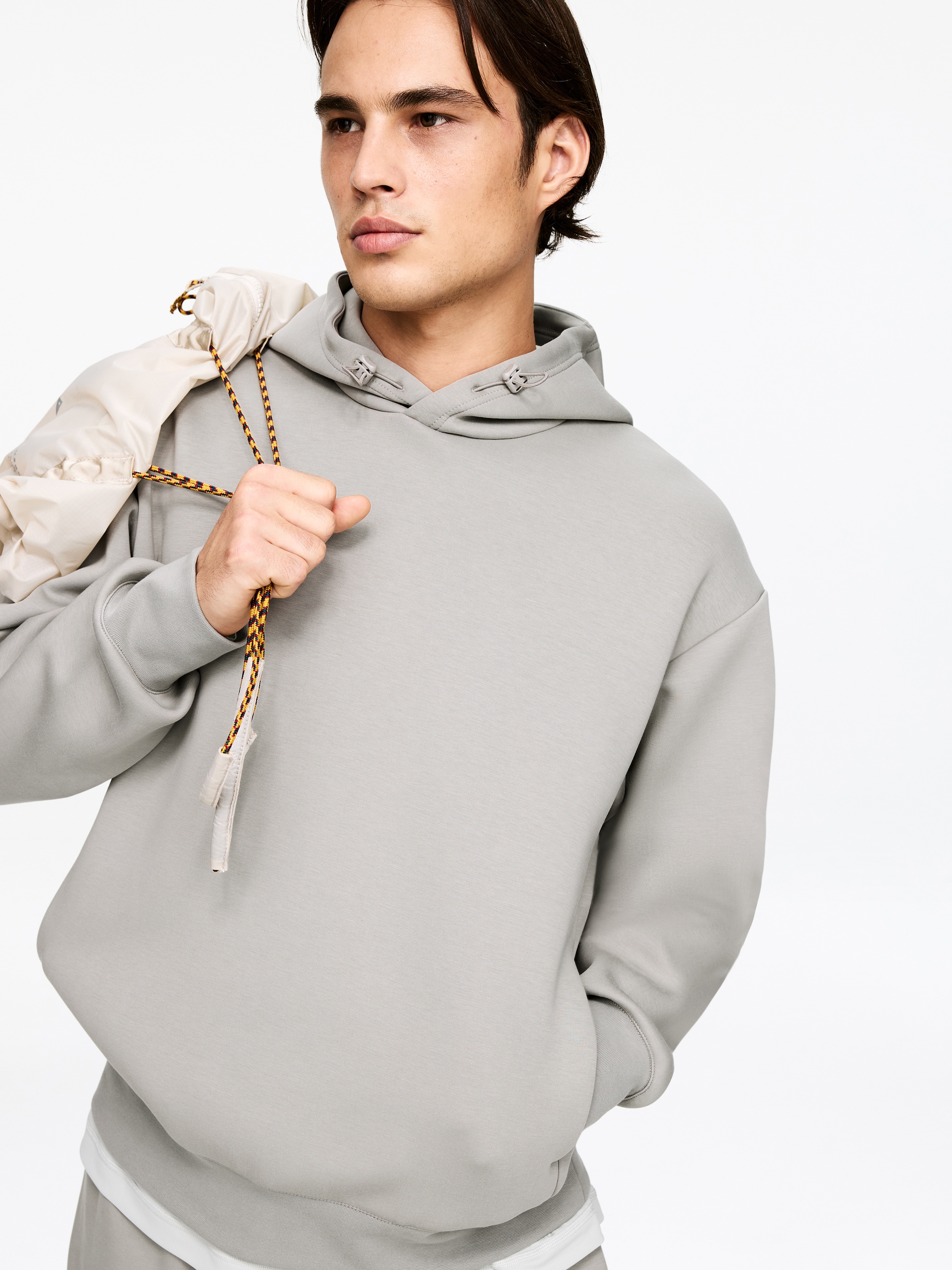 Sweat à capuche ARKET ACTIVE - Taupe - Loose fit - Homme - StillMedia/Lookbook - 6