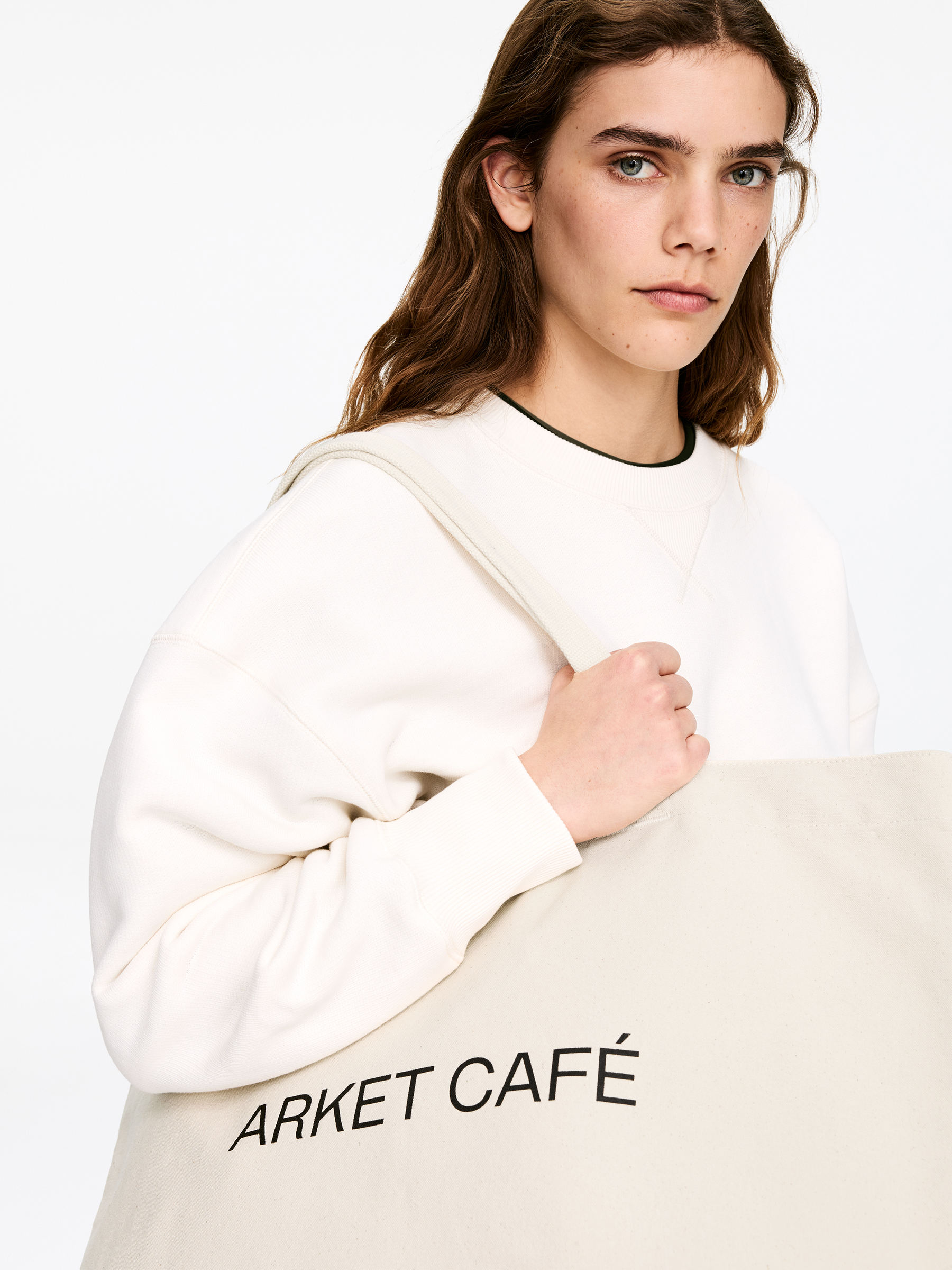 ARKET CAFÉ Canvas-Tragetasche - Cremeweiß/Schwarz - Café - StillMedia/Lookbook - 5