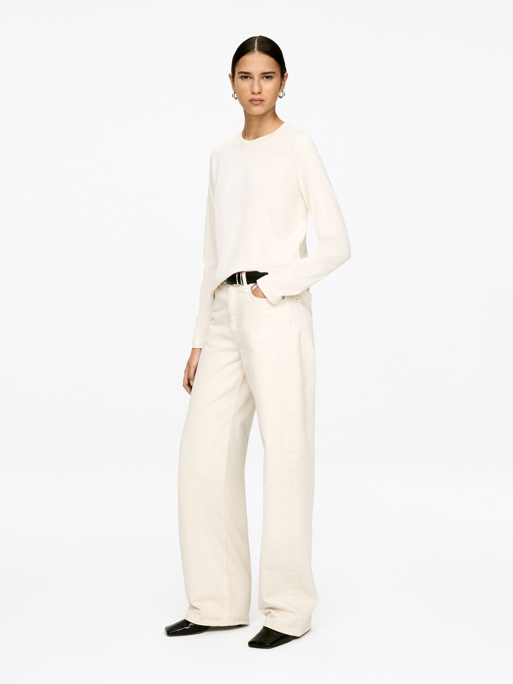 IRIS Signature Long-Sleeve T-Shirt - Off White - Regular fit - Women - StillMedia/Lookbook - 4