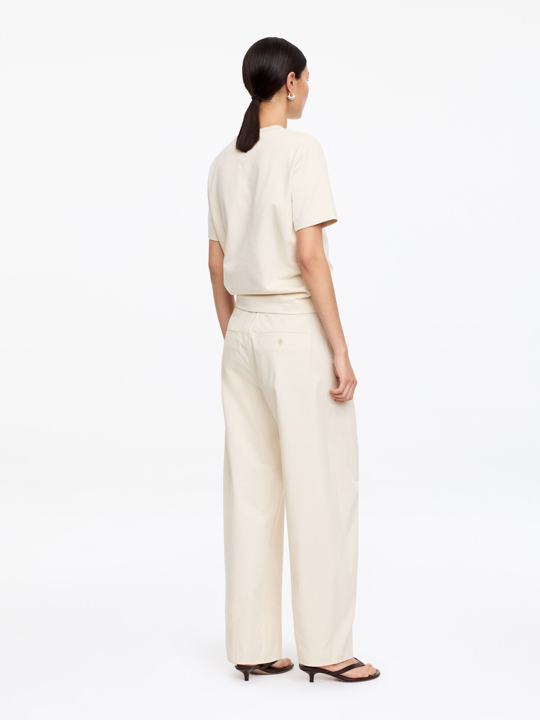 Barrel-Leg Trousers - Off White - Loose fit - Women - StillMedia/Lookbook - 5