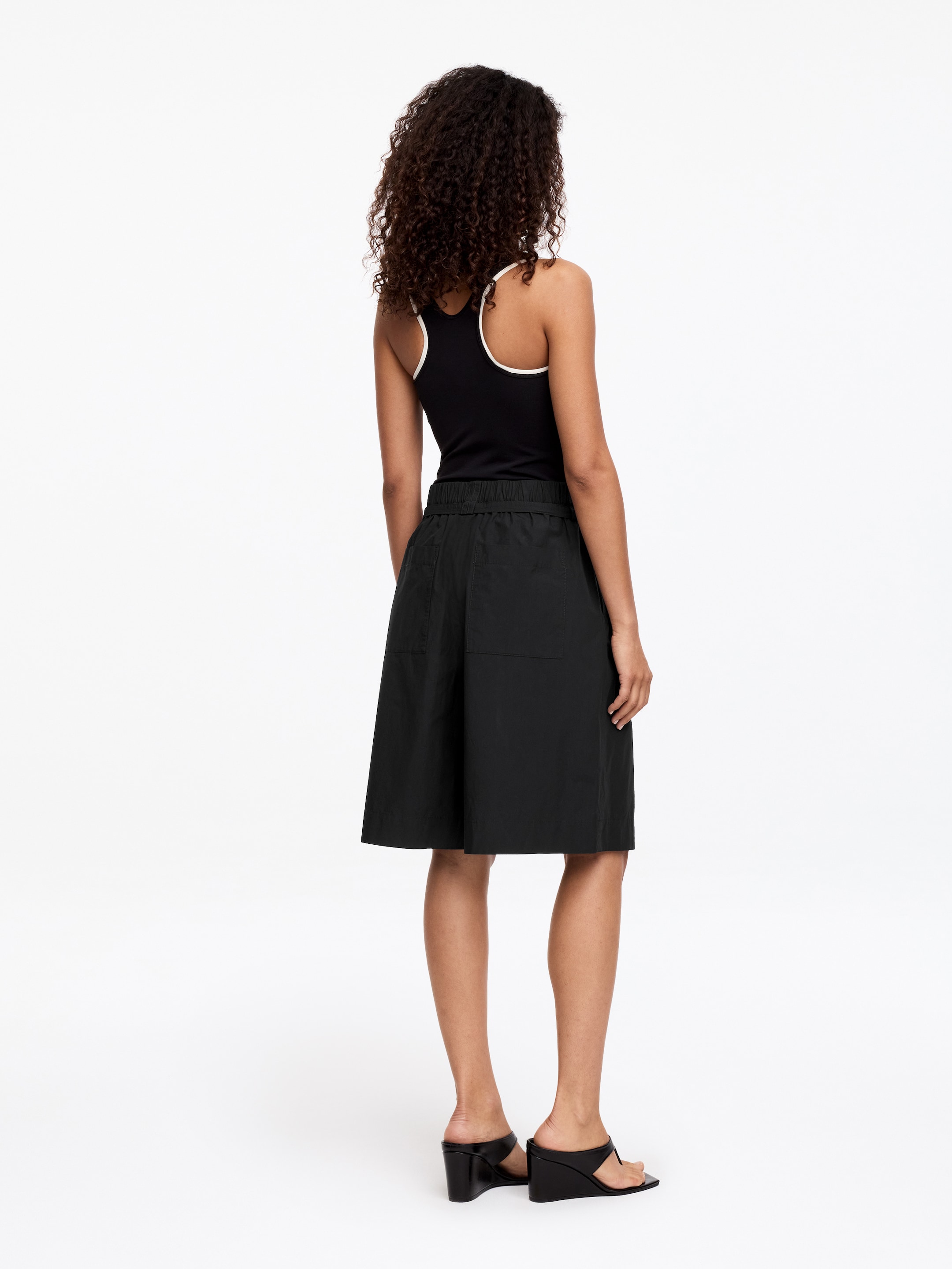 Pleated Cotton Poplin Shorts - Black - Relaxed fit - Women - StillMedia/Lookbook - 2