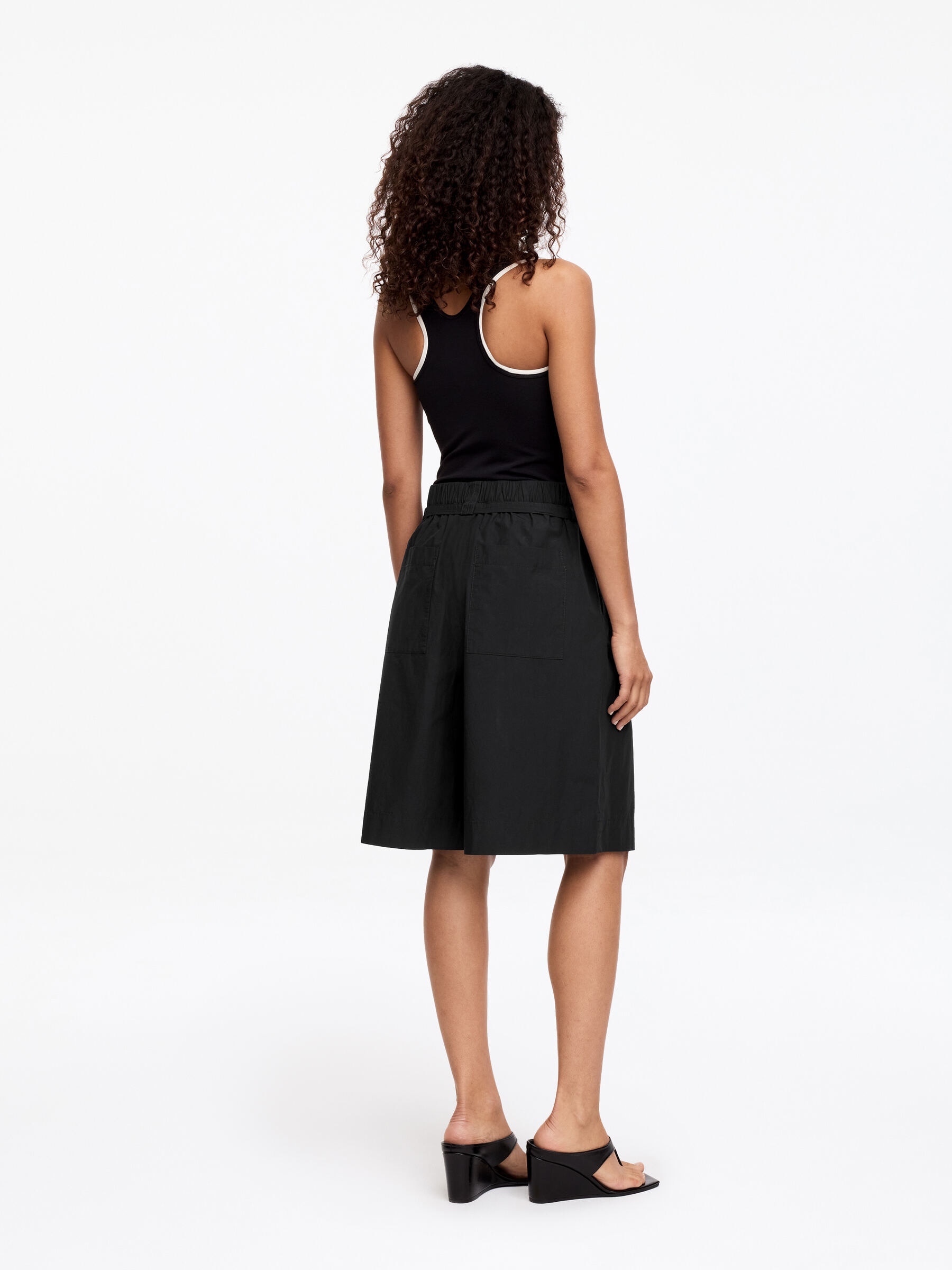 Shorts aus Baumwoll-Popeline mit Falten - Schwarz - Relaxed Fit - Damen - StillMedia/Lookbook - 2